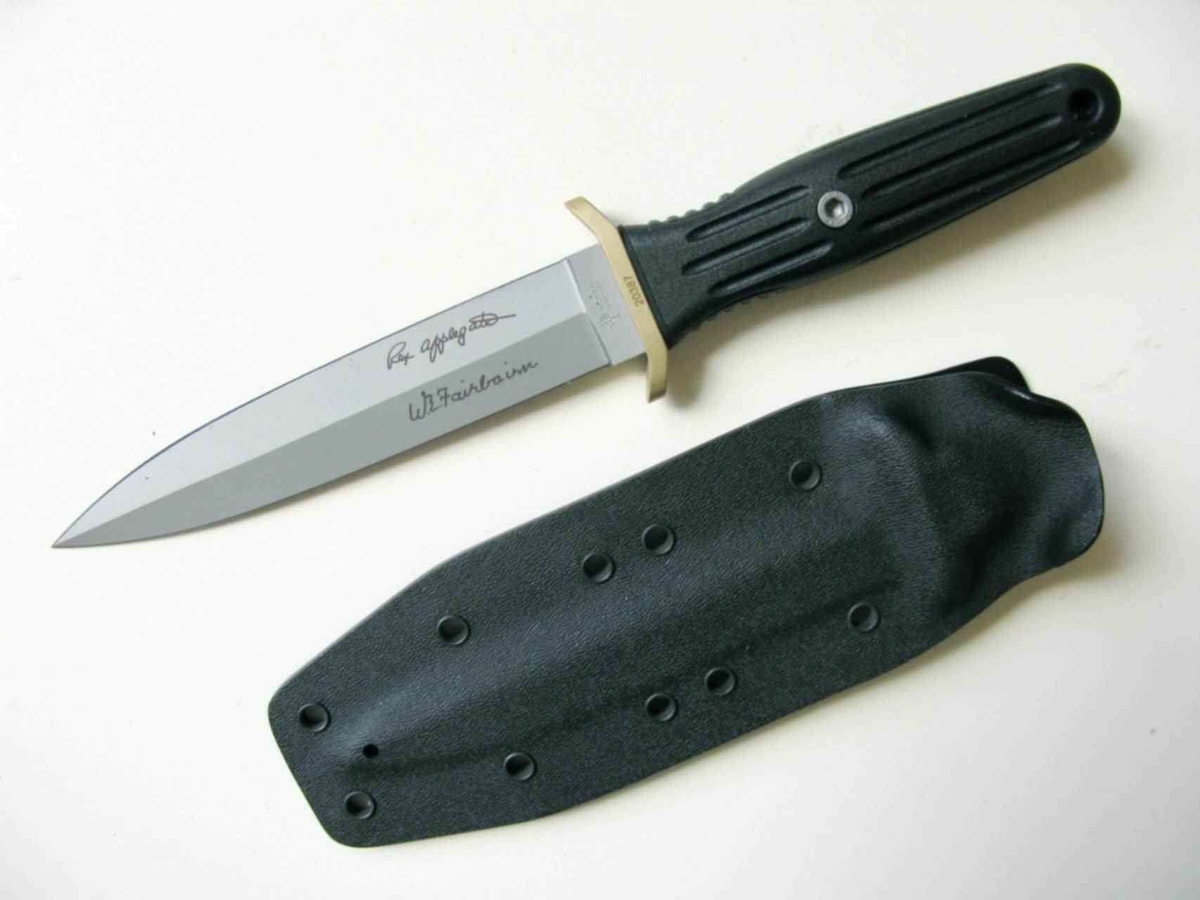 Эпплгейт фэрбэрн комбат ii. Кинжал Boker Applegate-Fairbairn Combat. Boker Applegate-Fairbairn EDC 120548. Applegate Fairbairn.