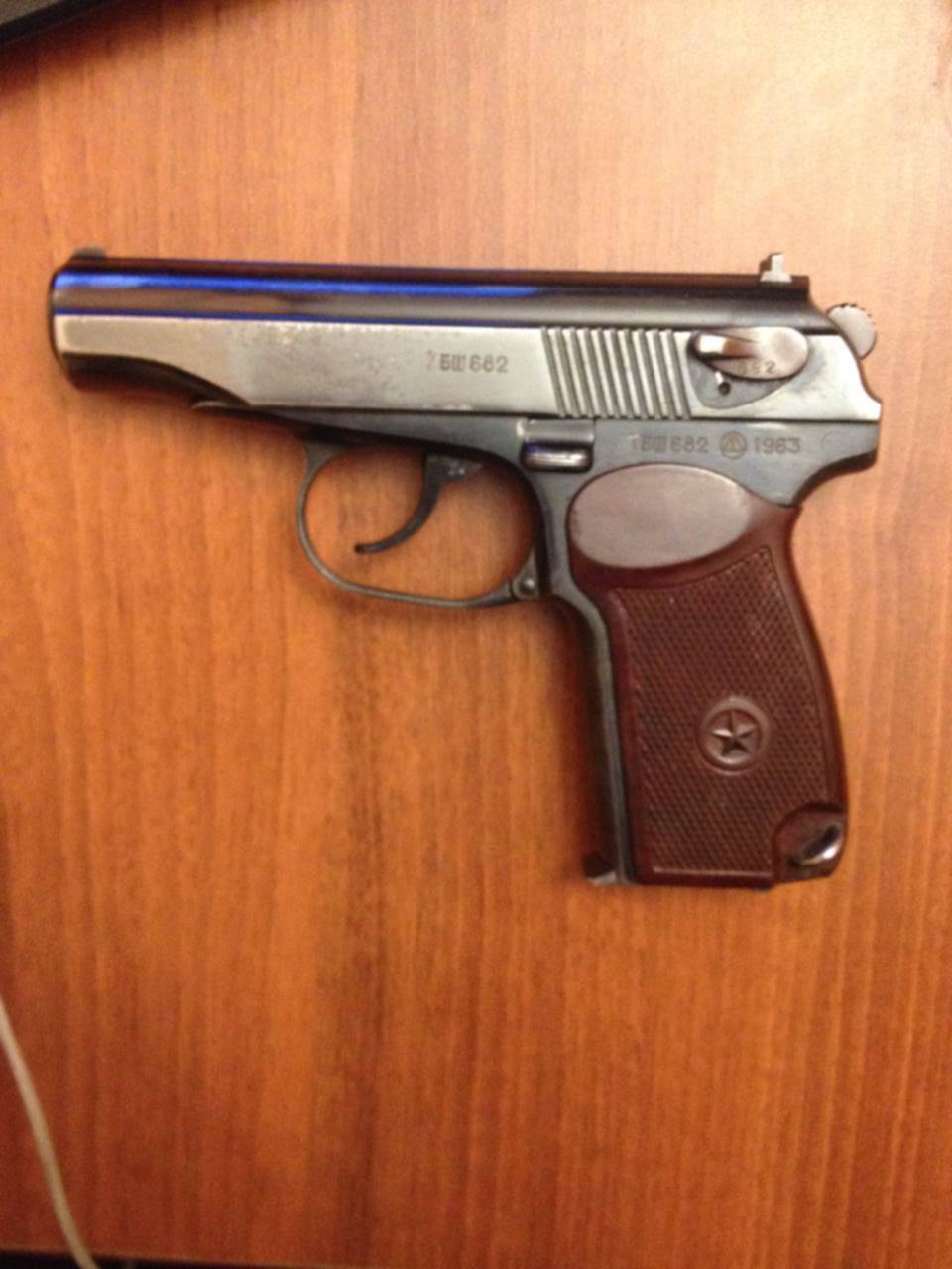 Серийный номер пистолета макарова. Номер на пистолете пм. Пм 1986. Серийный номер пистолета пм. Серийный номер пм макарова.