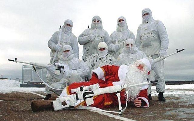 Фото военного деда мороза