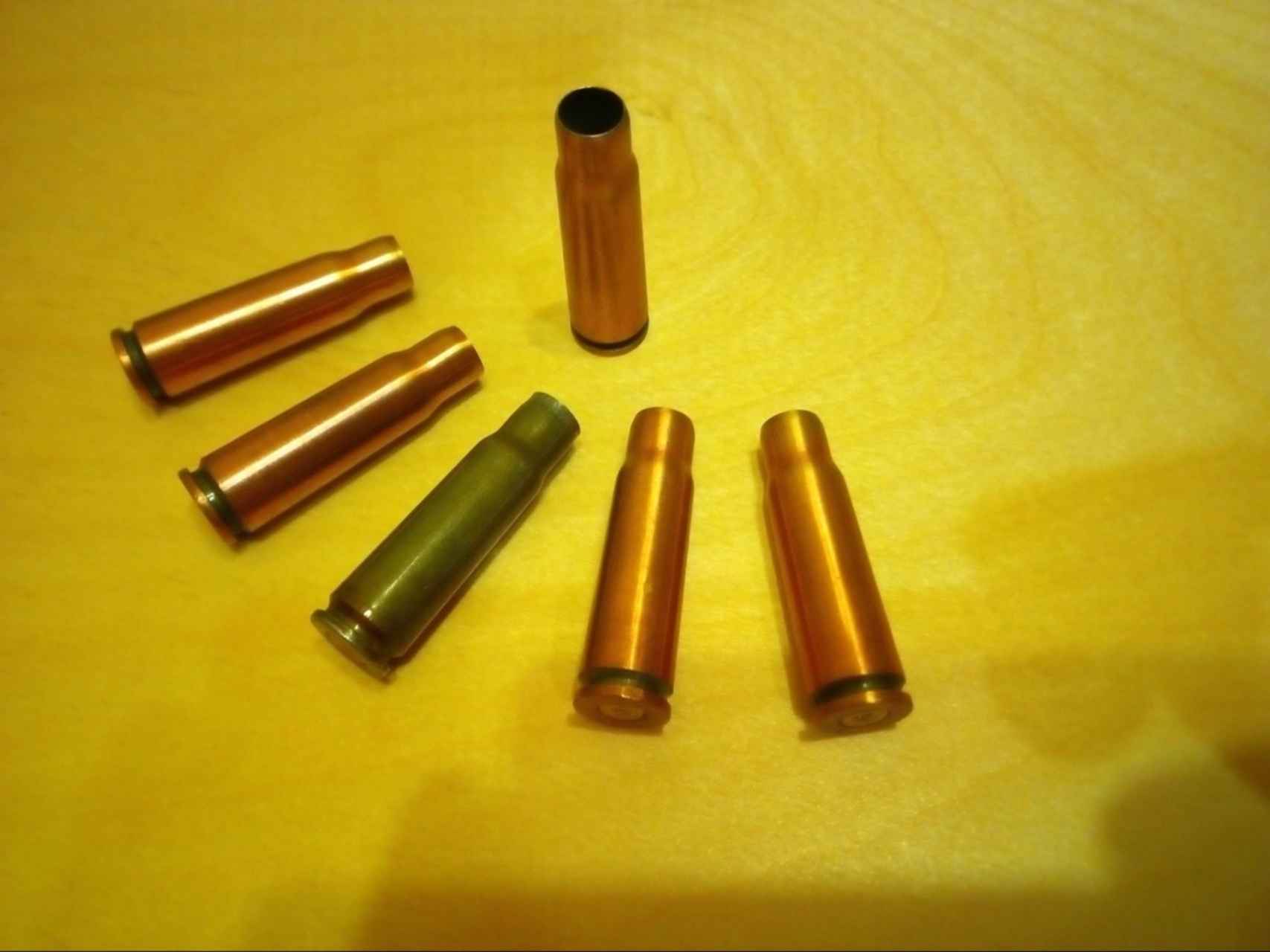 Можно хранить гильзы. Гильза патрона. Хранение патронов. Ящик подоходничьи патроны. Можно хранить гильзы.