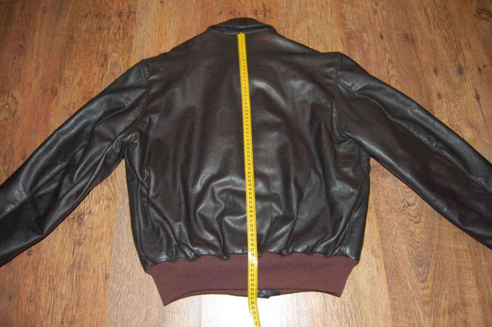 Куртка авито 46 48. Кожаная куртка из 90-х. Павелецкая Плаза кожаные куртки пилот. Куртка кож красн утепл. Кожаная куртка частные объявления о продаже.