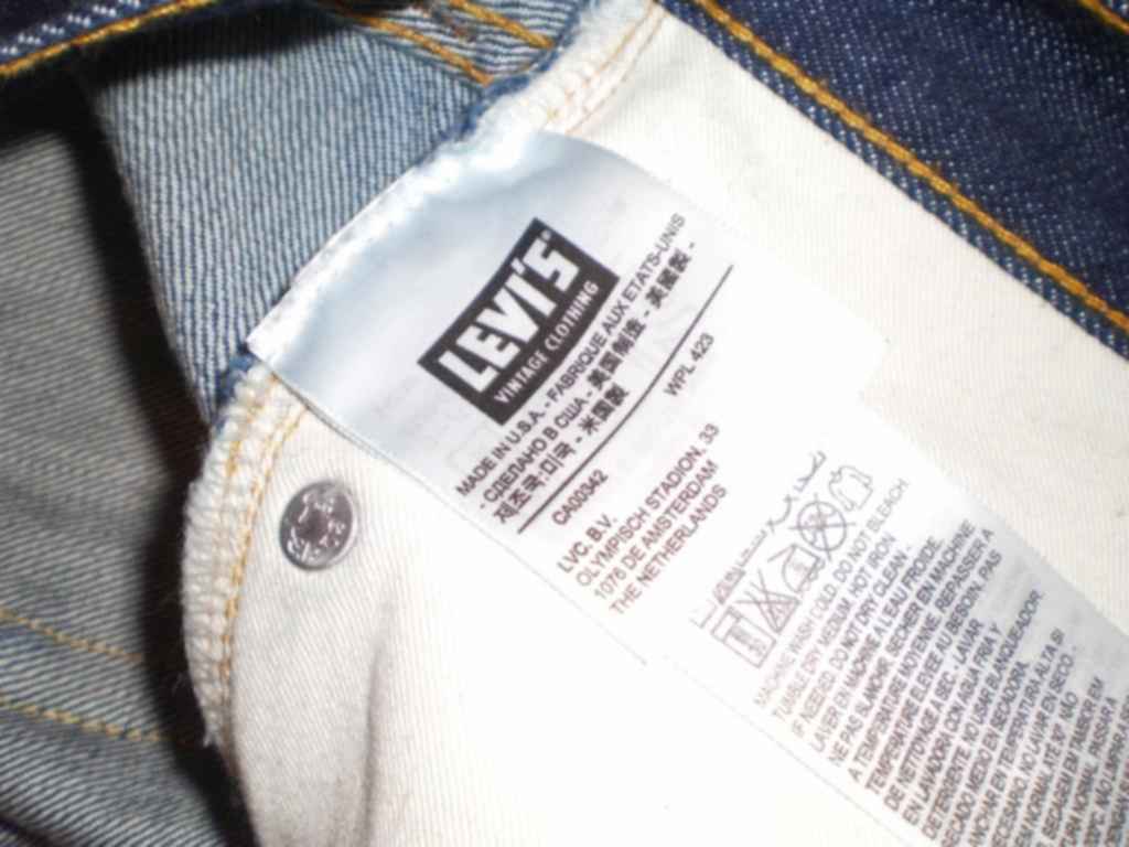 Состав джинс. Джинсы левайс женские 501 бирка. Levis 526 бирки.