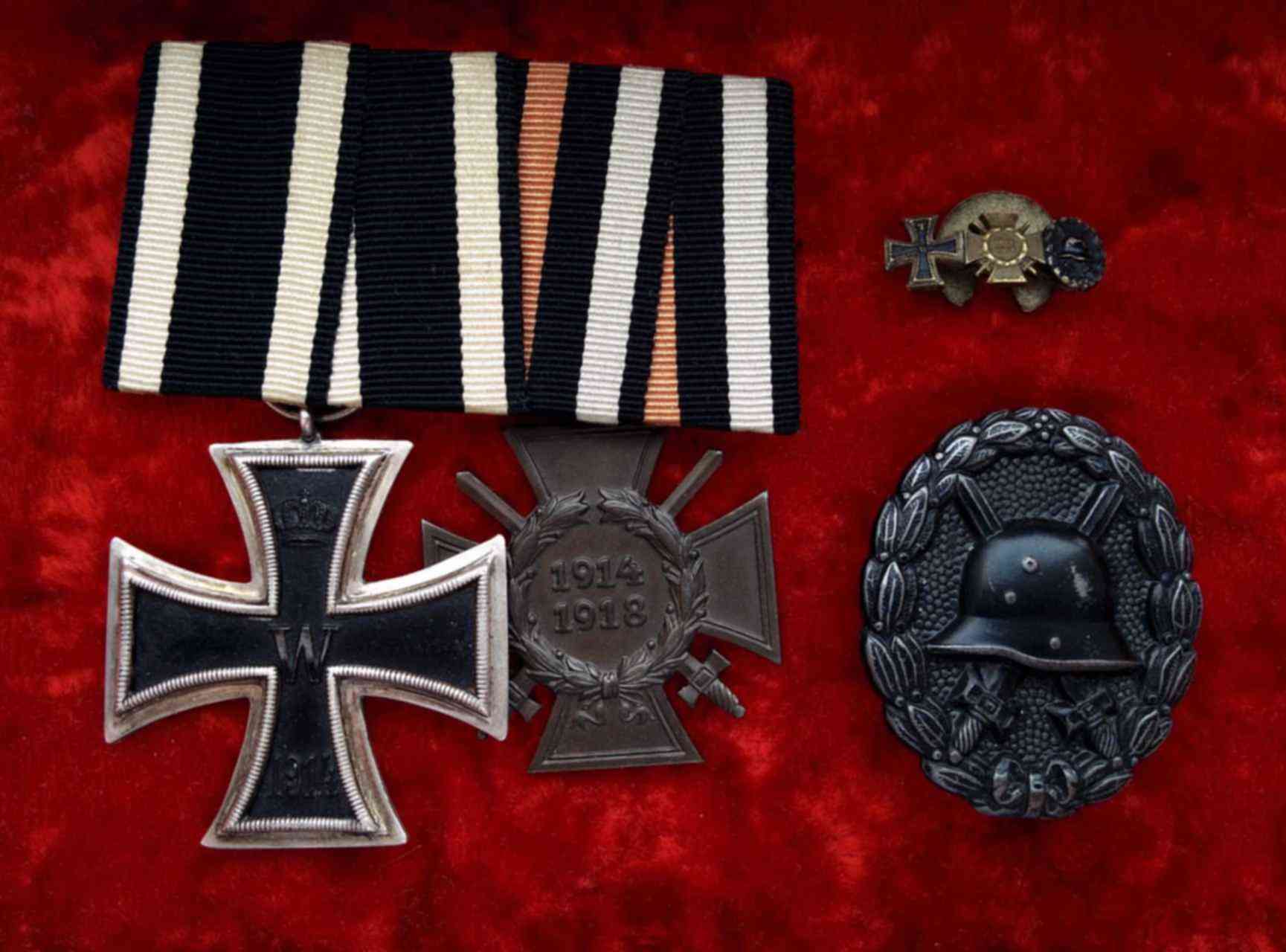 Фашистские медали. Ордена Германии второй мировой. Медали Германии 2 мировой. Награды 2 мировой войны Германии. Награды нацистской Германии медали второй мировой войны.