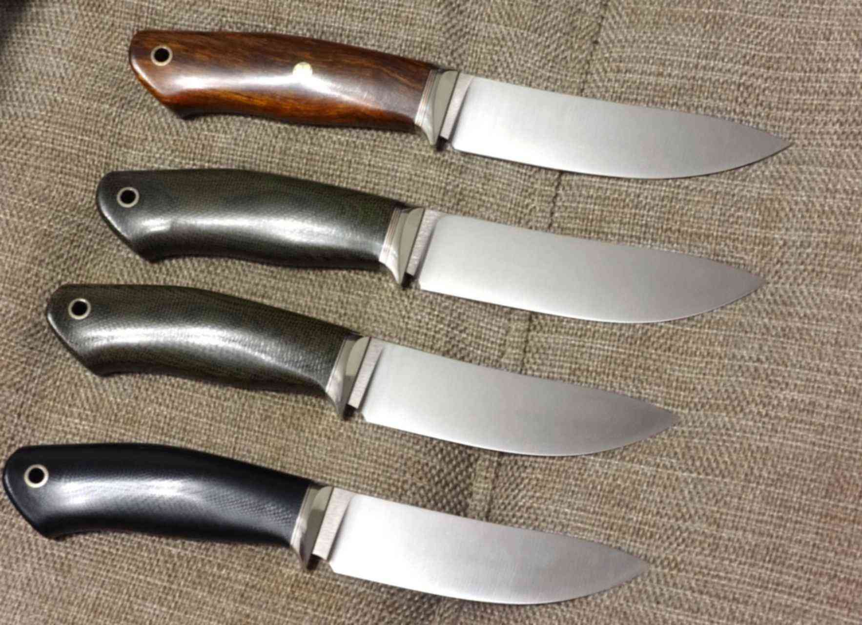 Четверо ножей. Рукоятка ножа g10 Энцо. Ножи СРМ 121 Rex. G10 рукоять ножа. Микарта g10.