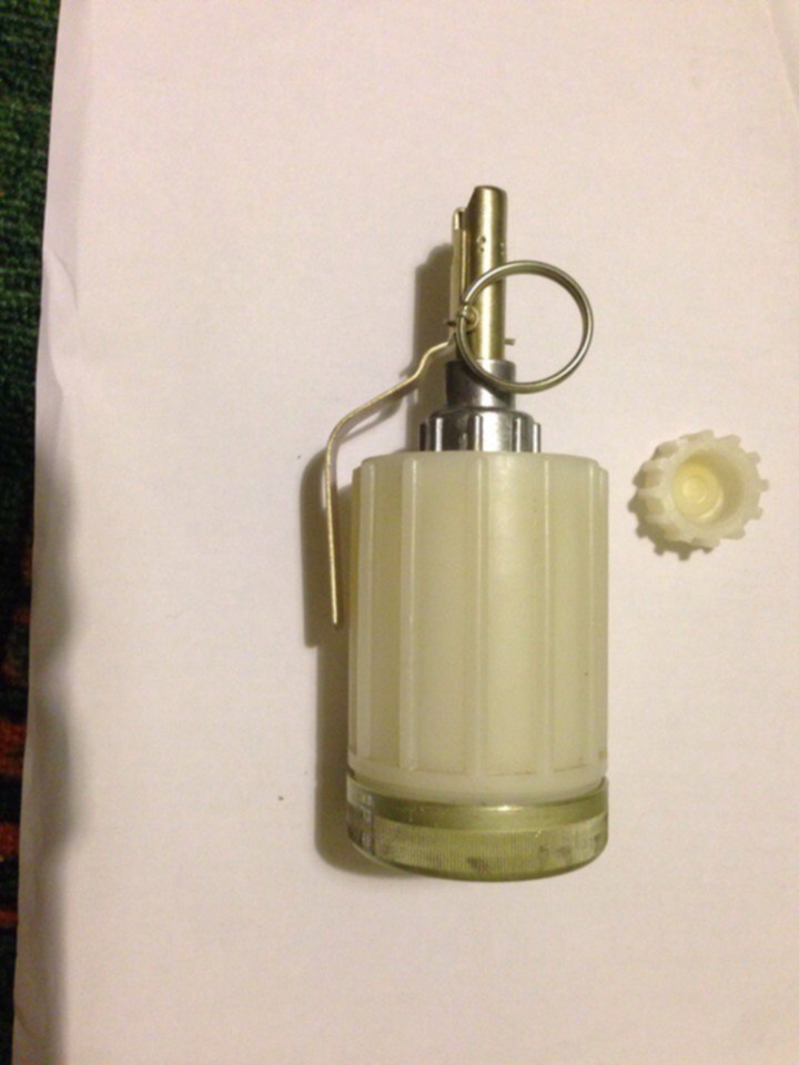 слезоточивая граната к-51. специальная граната к-51. граната с газом. граната к51. ручная газовая граната.