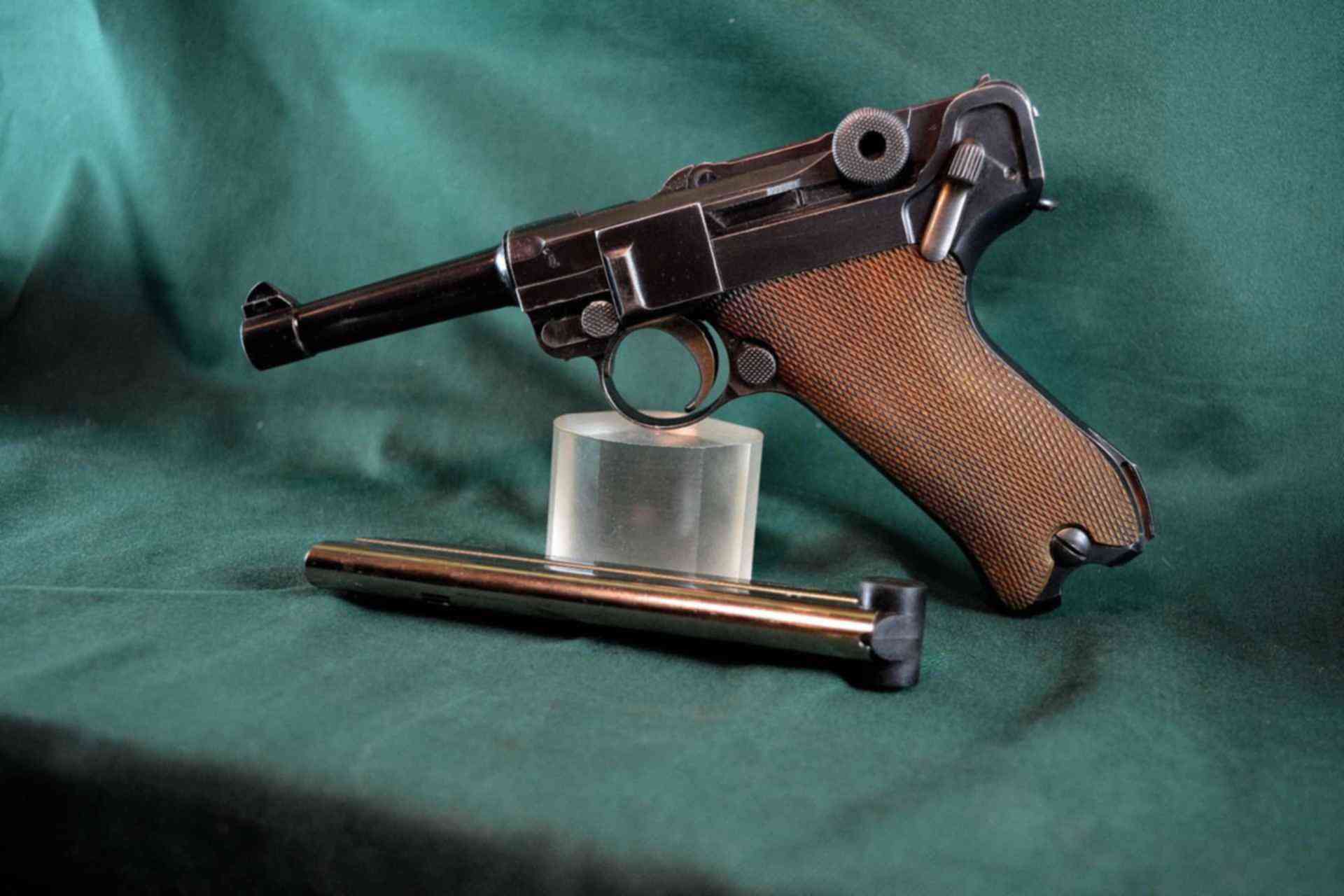 Люгер кто это такой. Luger p08 Custom. Люгер 1942. Parabellum p08 1942.