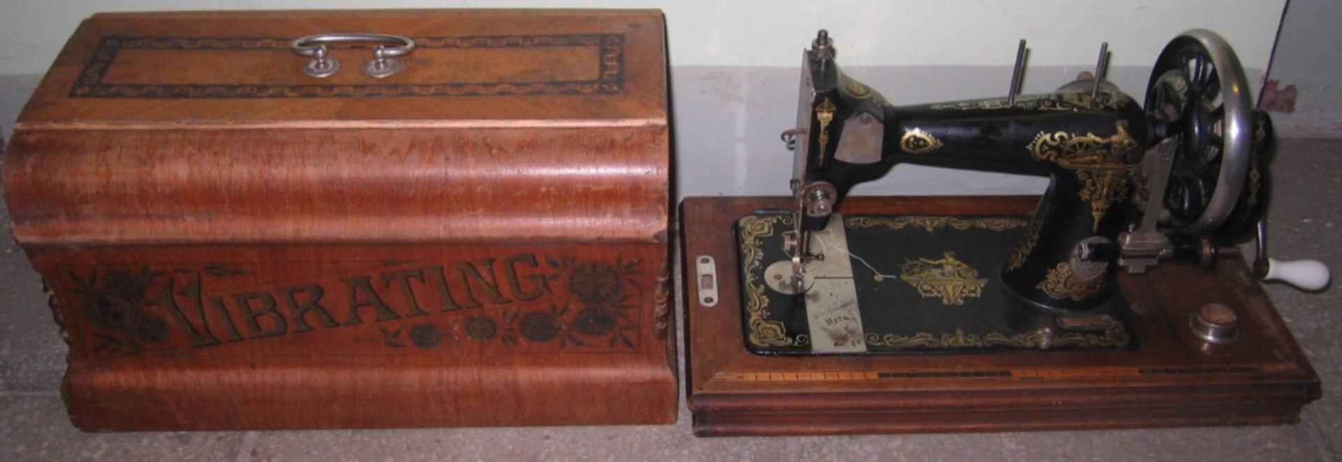 Купить старинную машинку. Старинная ручная швейная машинка Орион-150. Швейная машинка Кайзер. Швейная машинка Westfalia. Kaiser швейная машинка.