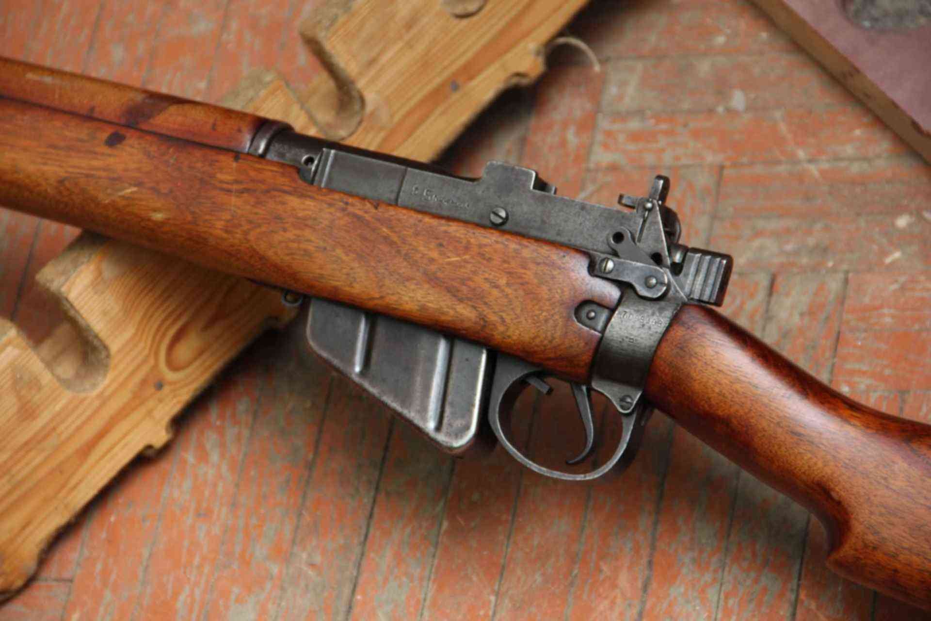 Винтовка ли. Винтовка Lee Enfield. Lee-Enfield SMLE. Ли-Энфилд винтовка. Карабин Lee Enfield.