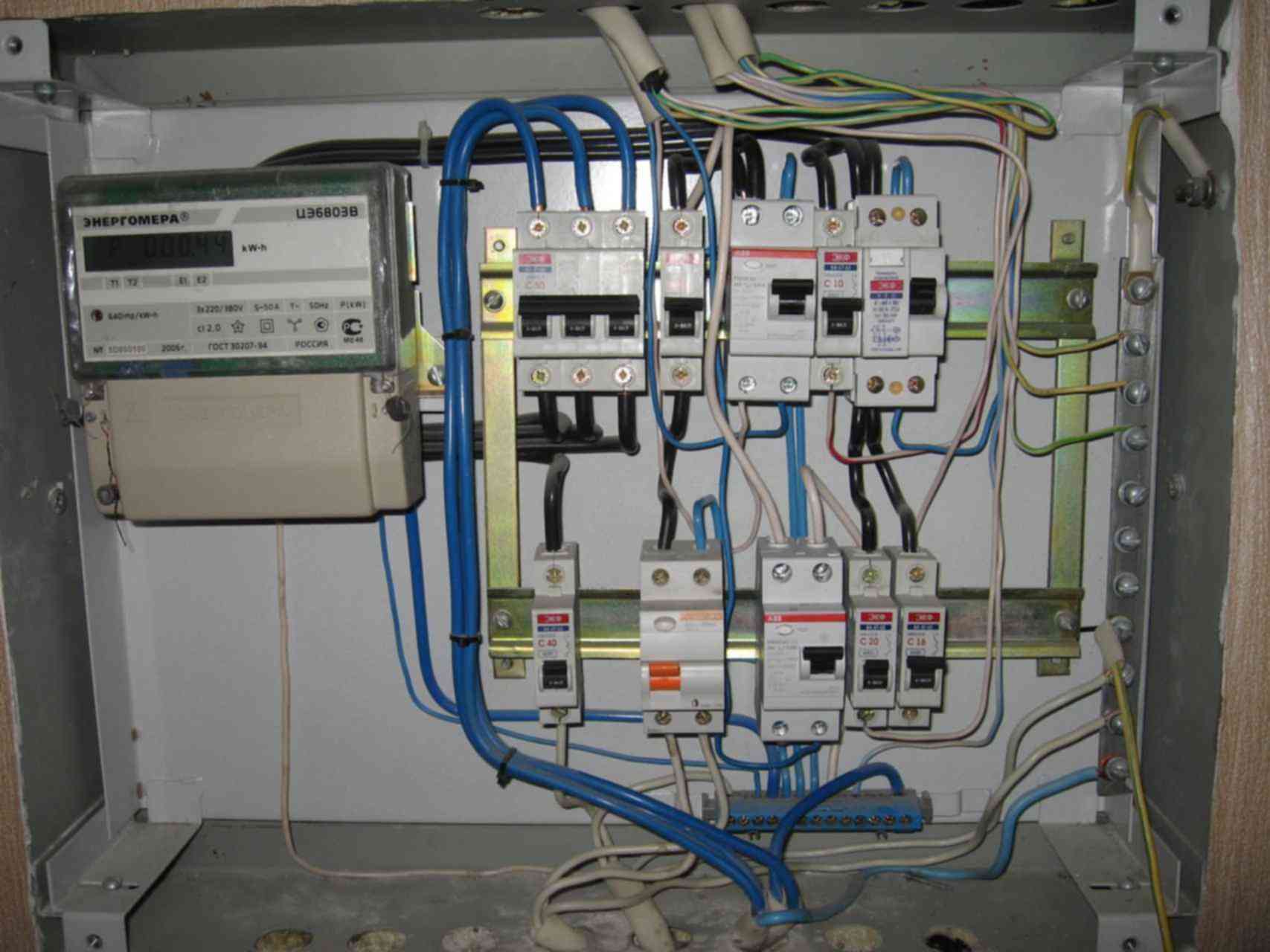 Узо автомат авв. Автомат 2р узо. Узо 32а. Узо 3ф. Старые узо.