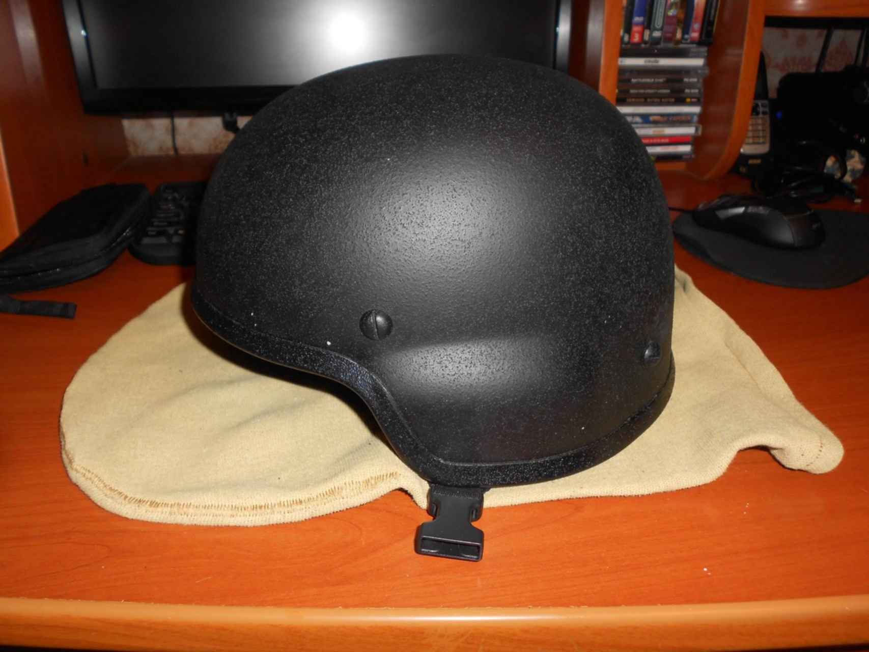 Шлем стальной сш-68. Каска внутри. Каска внутри. Шлем сш-68 сбоку. Советская каска сш-40.