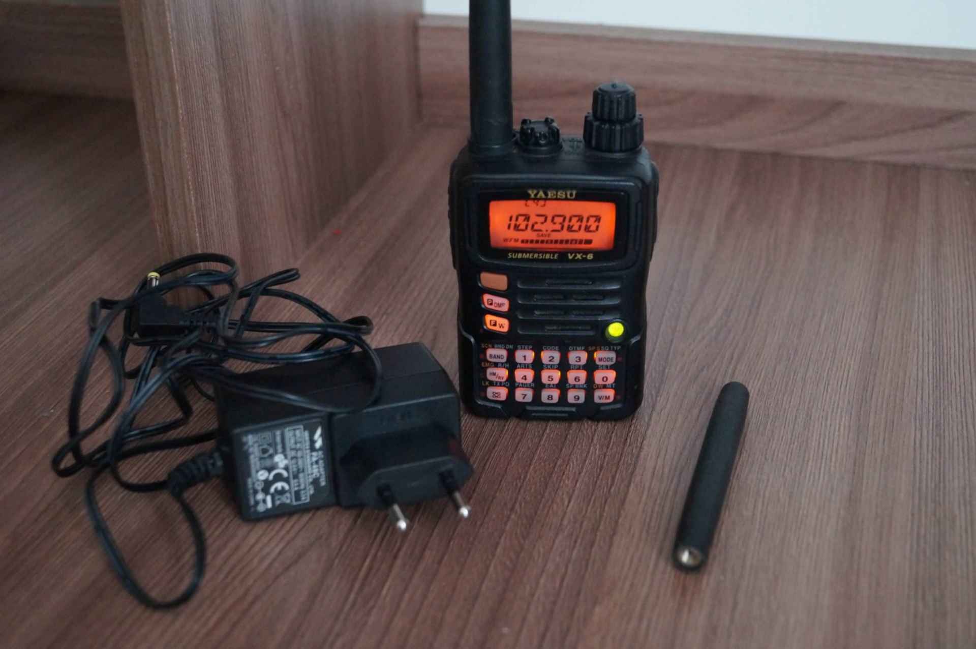 Vx 6 мест. Yaesu VX-6r. Yaesu VX-6. Yaesu VX-6r аксессуары. Выносные микрофоны для Yaesu VX-6r, VX-7, VX-8.