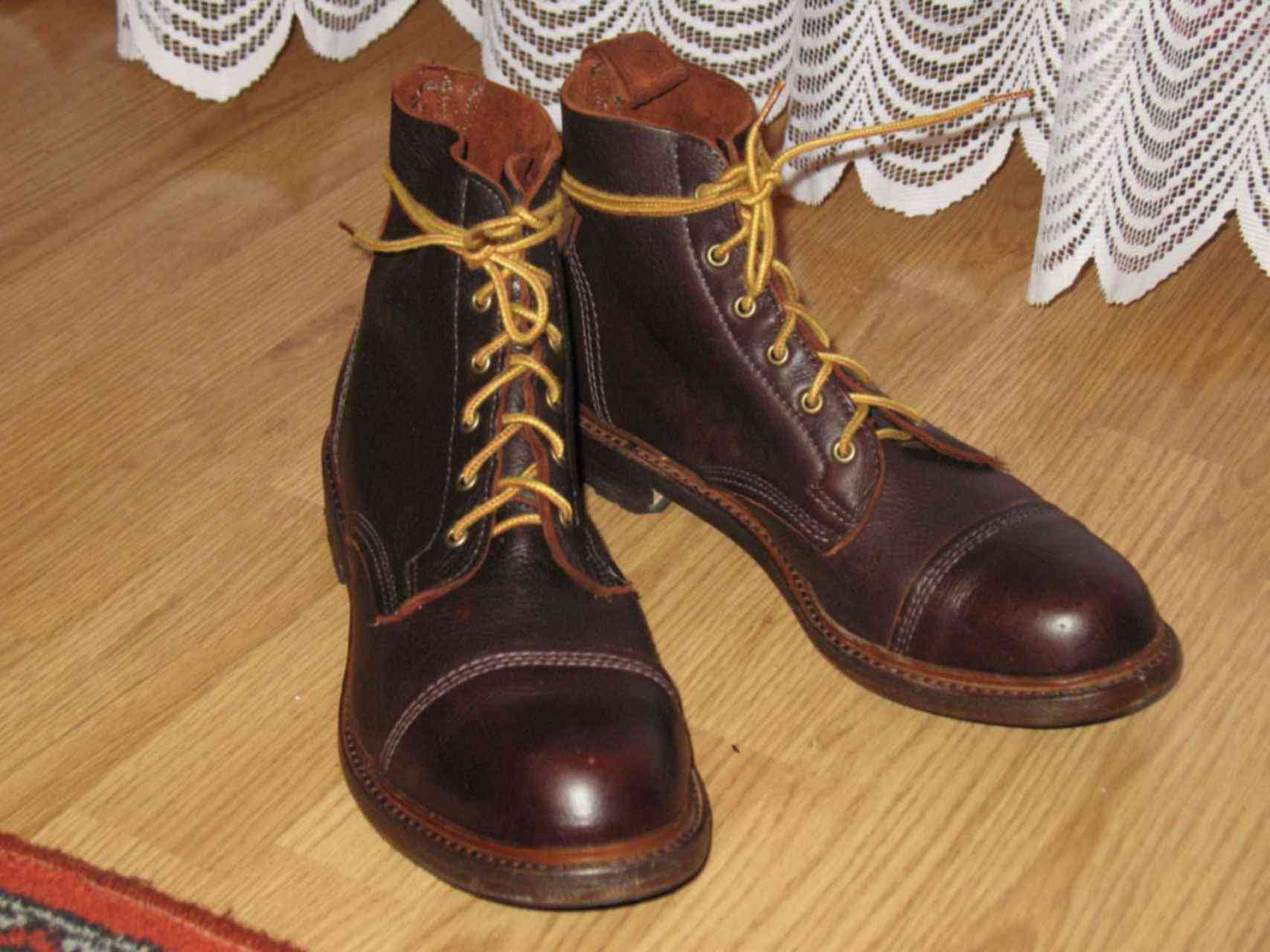 Авито мужские обувь бу. Ботинки Allen Edmonds. Allen Edmonds кроссовки. Американские ботинки женские. Американские строительные ботинки.