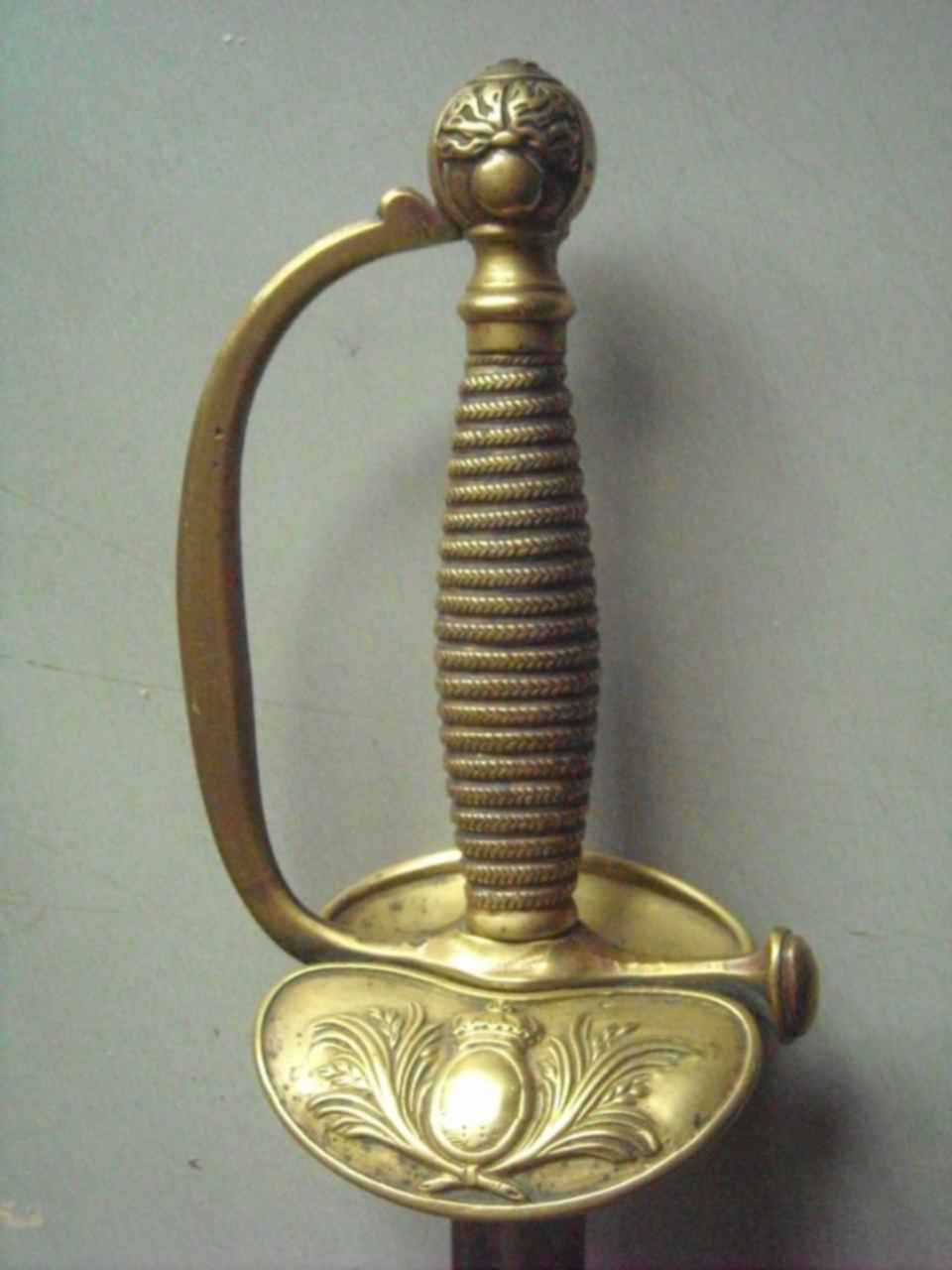 Рукоятка шпаги сканворд. Оплетка рукояти палаша. Палаш с гардой. Эфес это рукоять. Рукоять сабли.