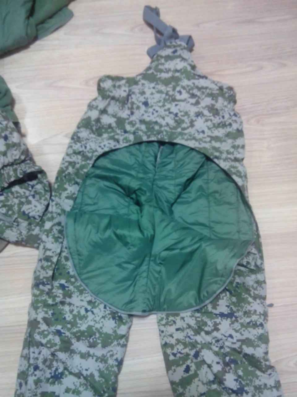 Бомболюк на комбинезоне