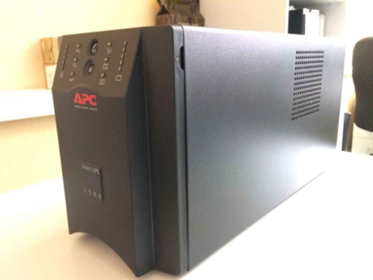 Smart ups sua1500i. APC Smart ups 1500. ИБП APC sua 1500 Smart ups-. Источник бесперебойного питания АРС-sua 1500l. ACP Smart ups 1500 out Power.