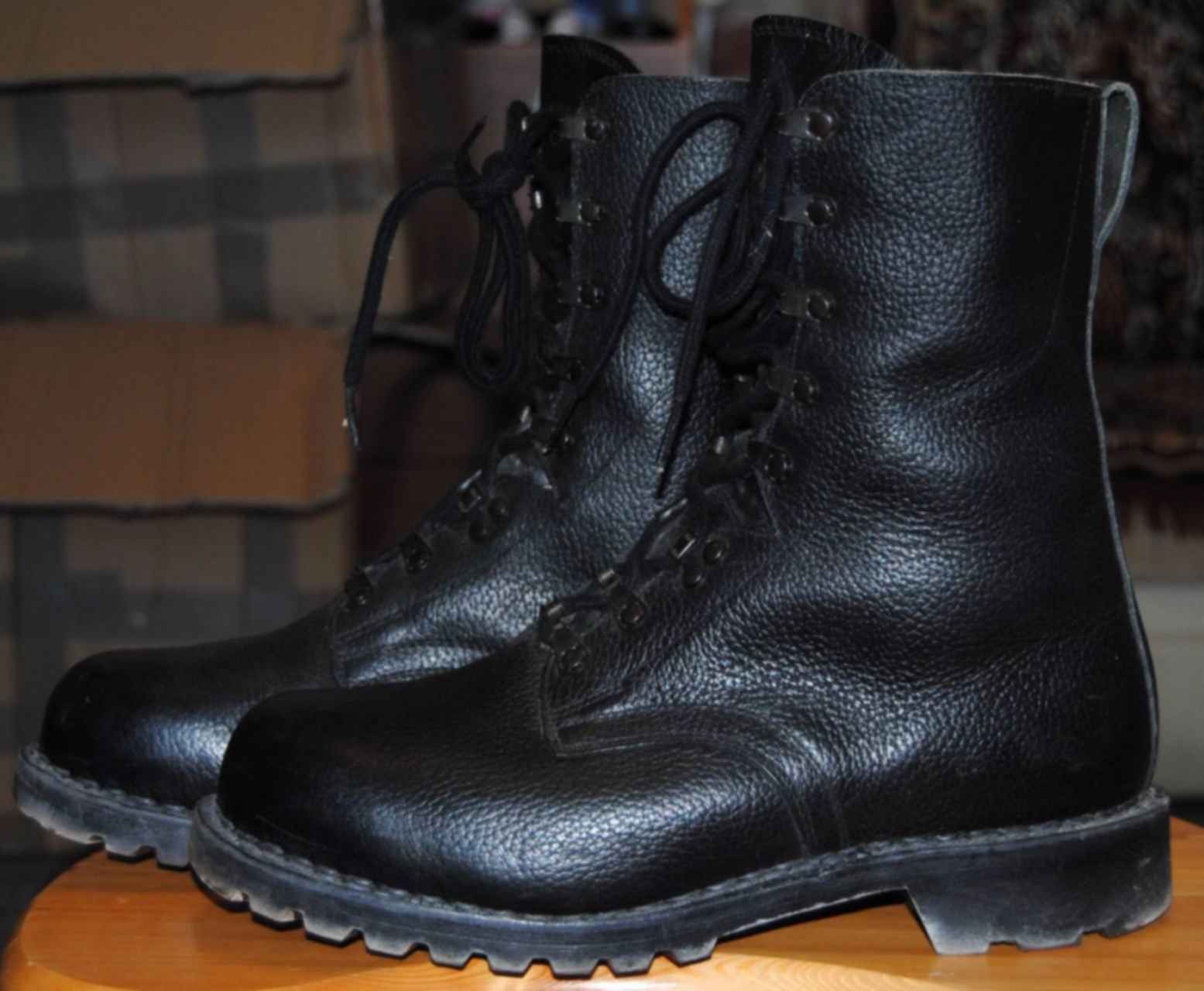 Продам берцы. Берцы Капрал Метцлер Kampfstiefel 77. Берцы Капрал 77. Берцы Бундесвер 77. Берцы Бундесвер Капрал Метцлер.