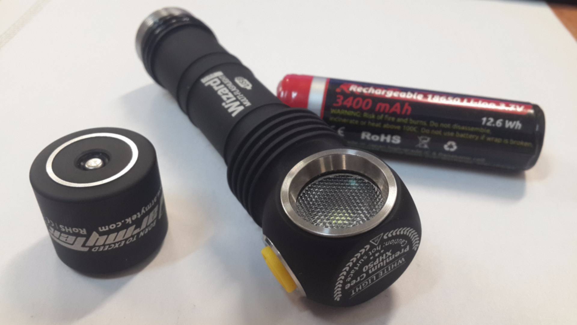 Wizard отзывы. Армитек Визард с2 про Макс. Фонарик Визард. Armytek фонарь. Фонарь глазок.