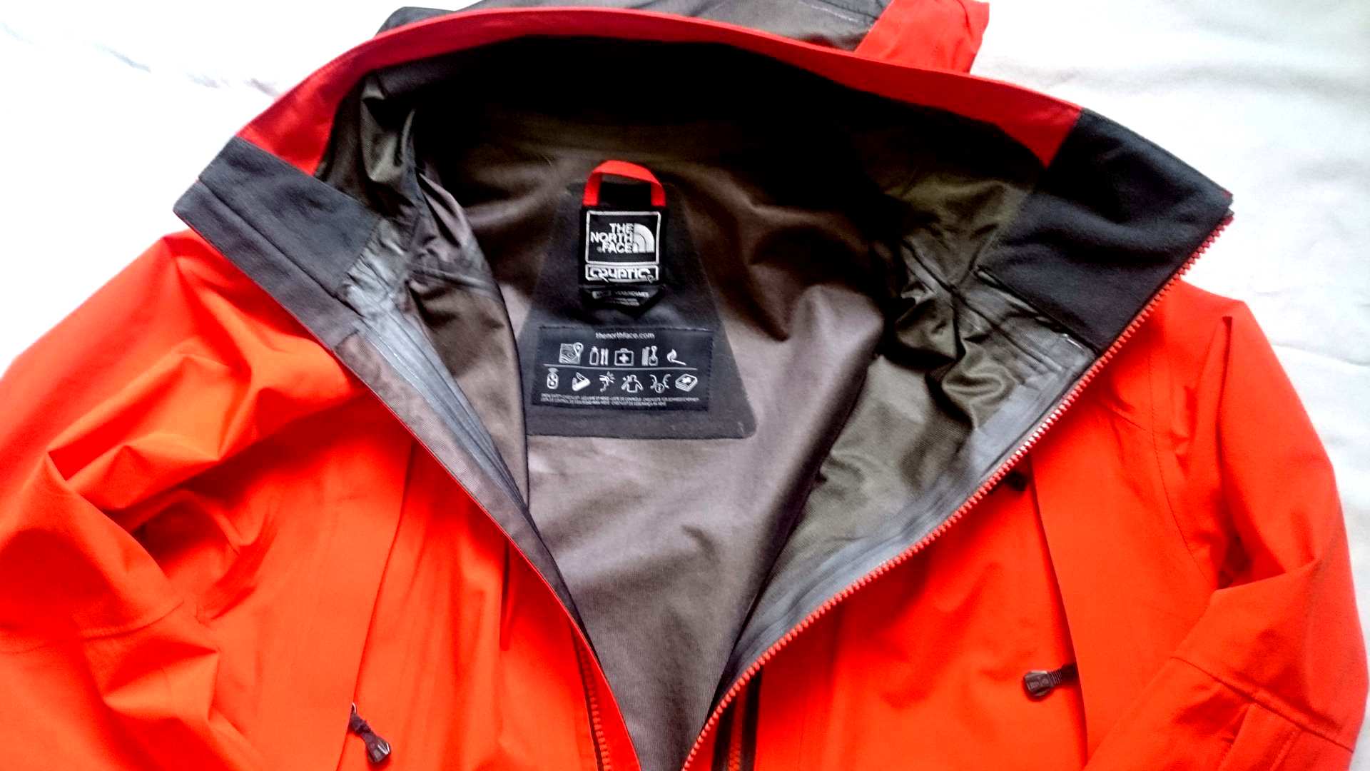 Продать куртку. Ветровка the North face Gore Tex Performance Shell. The North face Cryptic куртка. Ветровка the North face Gore Tex Performance Shell бирки. The North face влагозащита плащ.