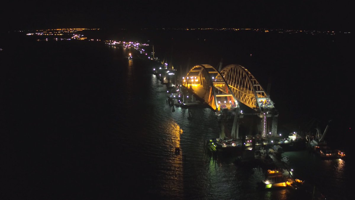 Фото ночного Крымского моста