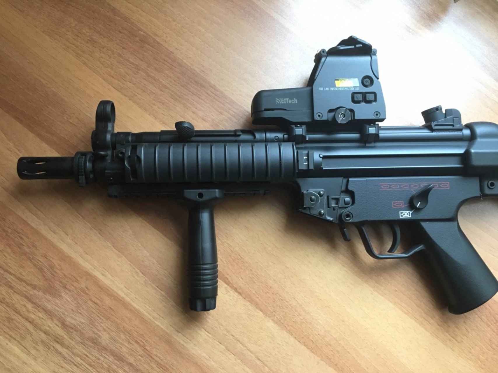 Пистолет пулемет mp9 чертеж. B mp n. B mp n. Хеклер кох мр 5 sd. Brugger thomet mp9 прицел.