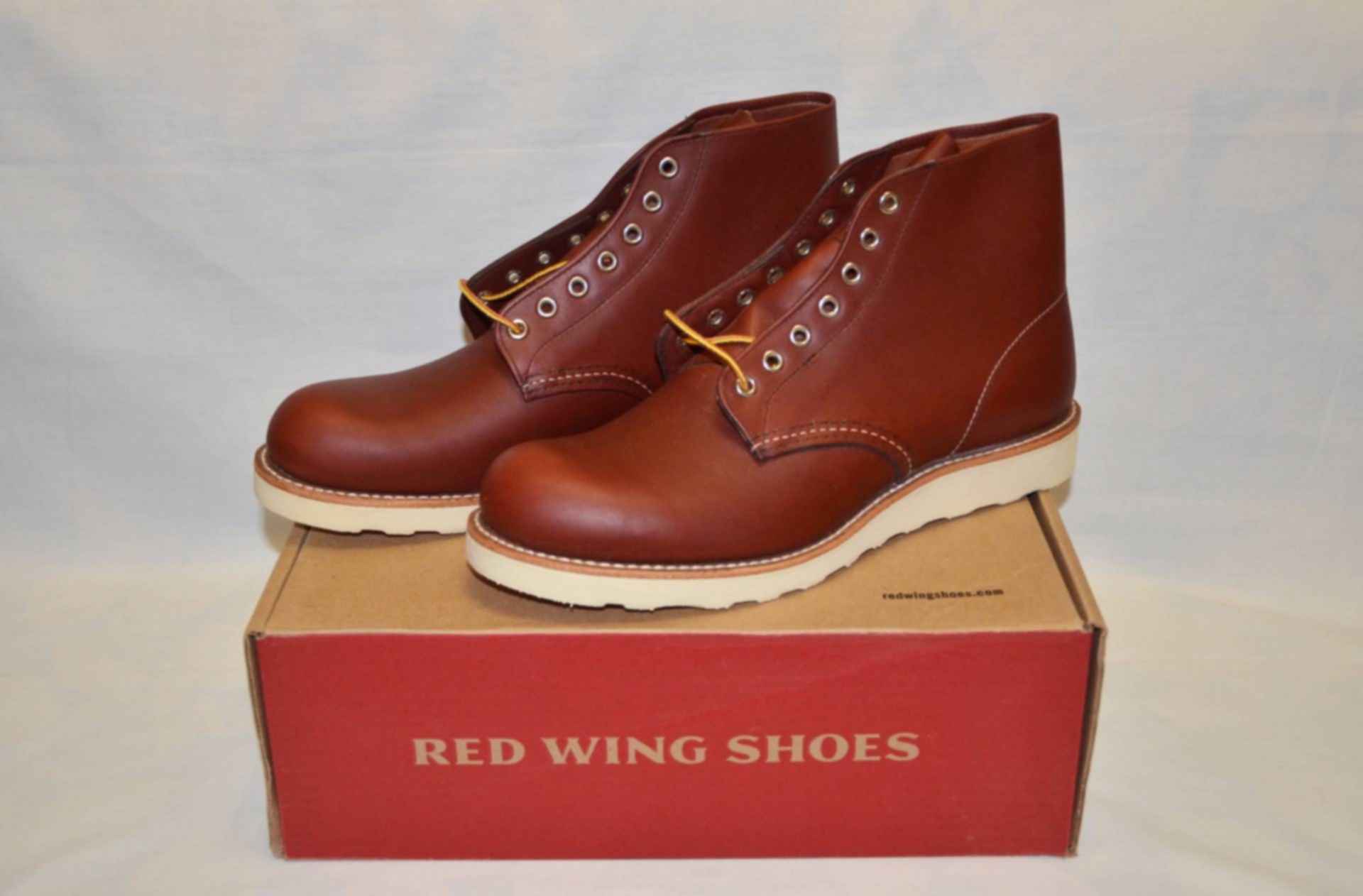 Культовые рабочие ботинки Classic Round от бренда Red Wing. 