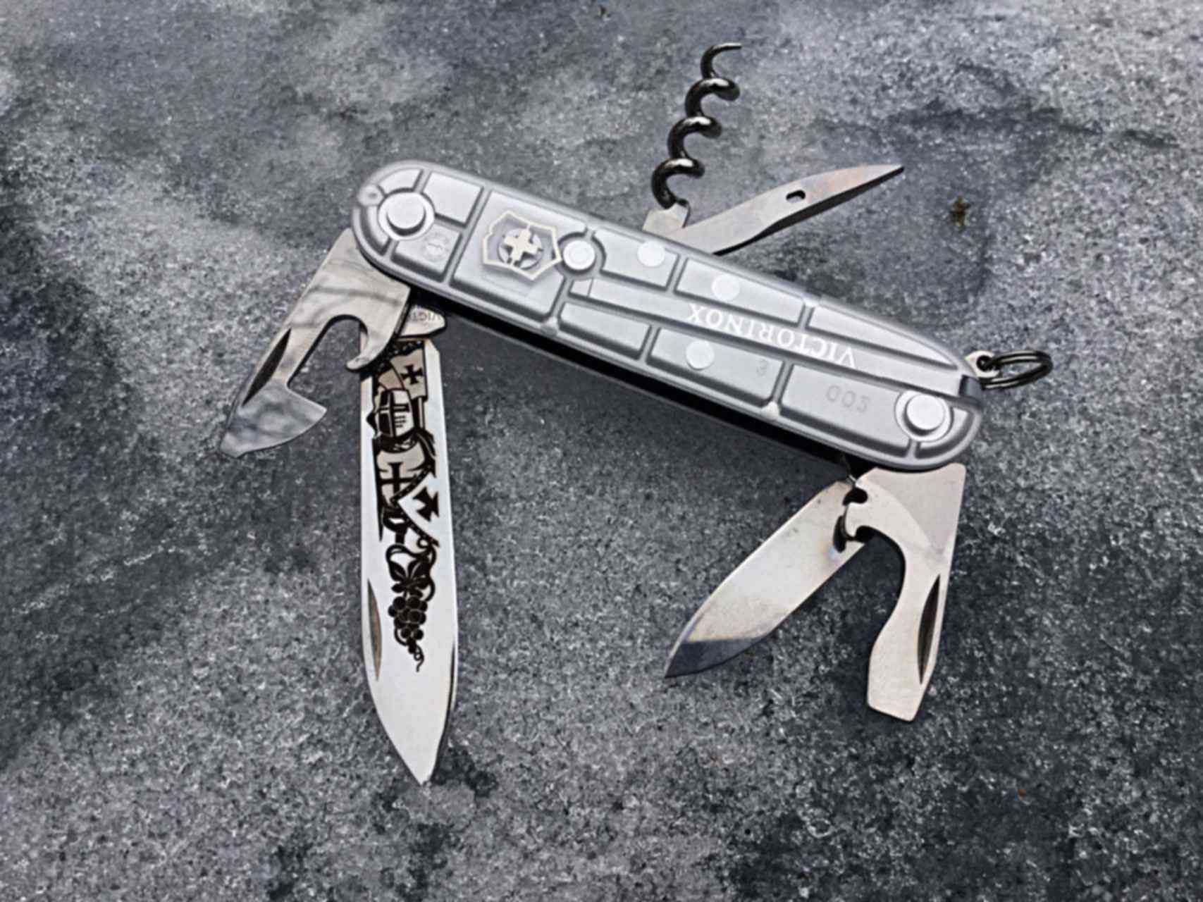 Складной нож кабальеро. Victorinox Swiss Army Knife. Викторинокс кастом. Викторинокс Спартан. Кастомизация Викторинокс.