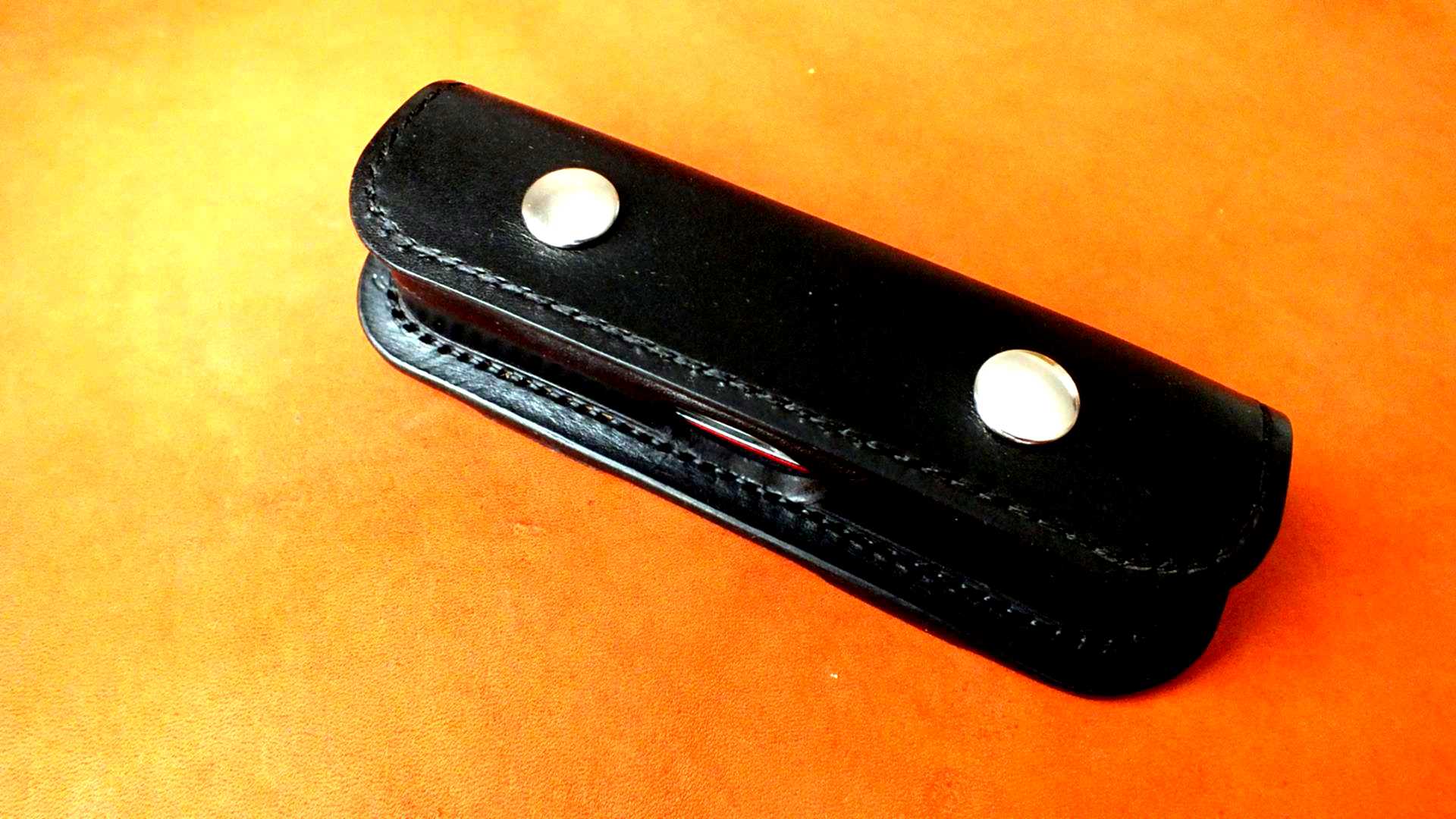 Изготовление чехлов. Leather Case Victorinox. Чехол Victorinox кожаный 4.0505.l. Горизонтальный чехол для ножа Victorinox. Victorinox чехол горизонтальный для мультитула.