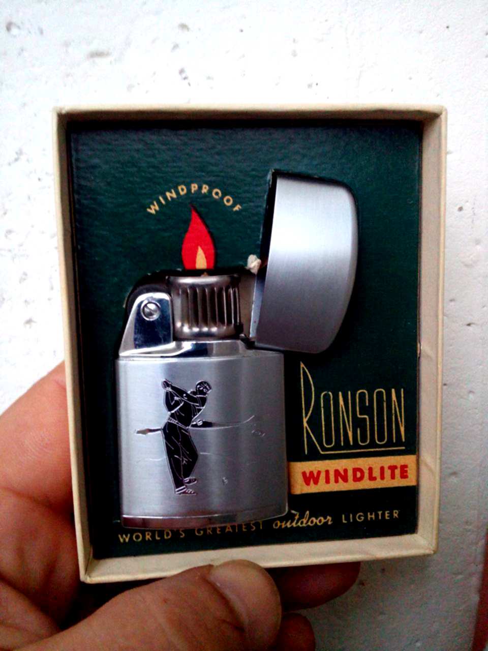 Продам зажигалку. Бензиновая зажигалка Ronson Windlite. Зажигалка Ронсон винди. Ronson British Classic газовая. Подделка под зажигалку Ronson.