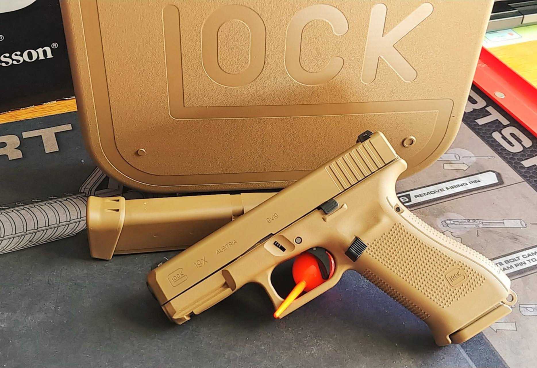 Фендиглок. Глок 19х. Глок 27. Glock 19 KJW. Фенди Глок.