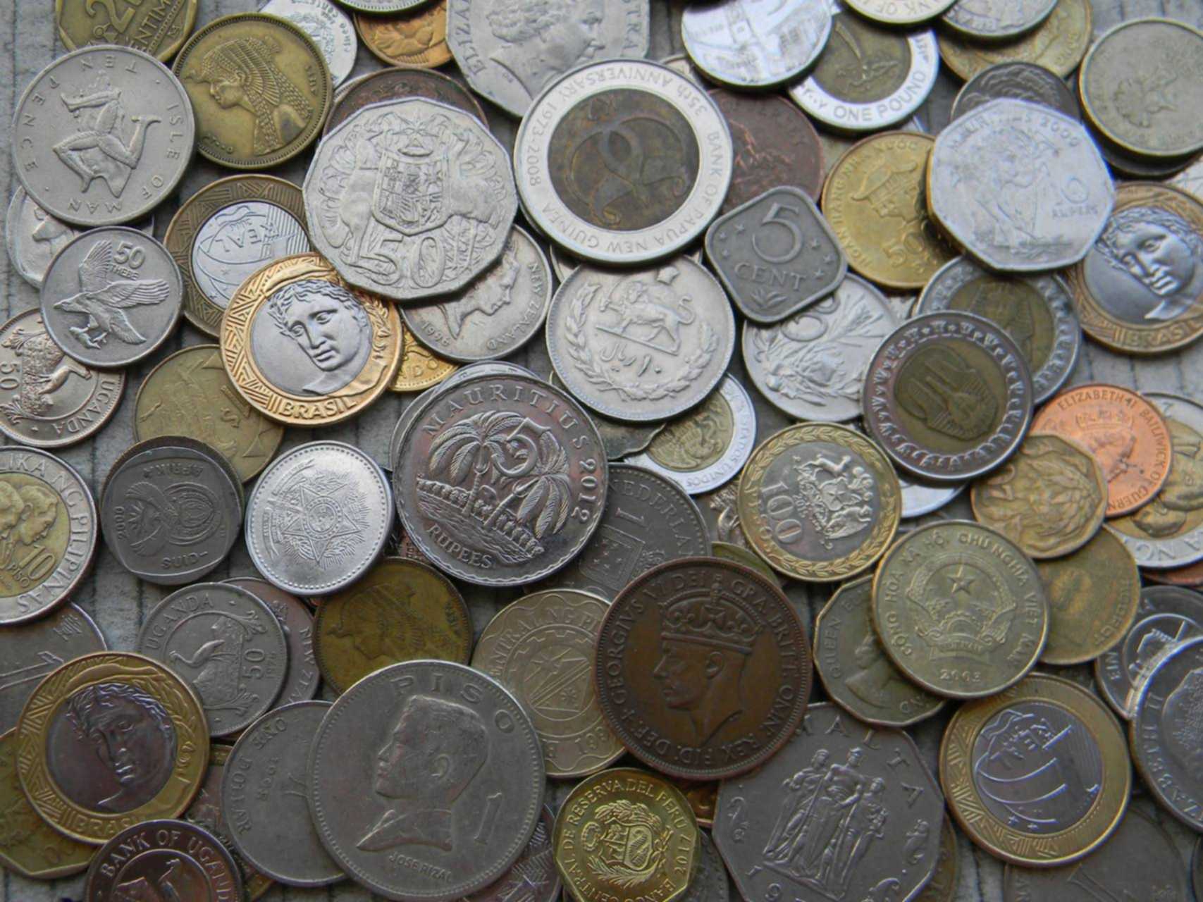 Купить старые монеты. Старинные монеты. Антиквариат монеты. Коллекция старинных монет. Красивые старинные монеты.