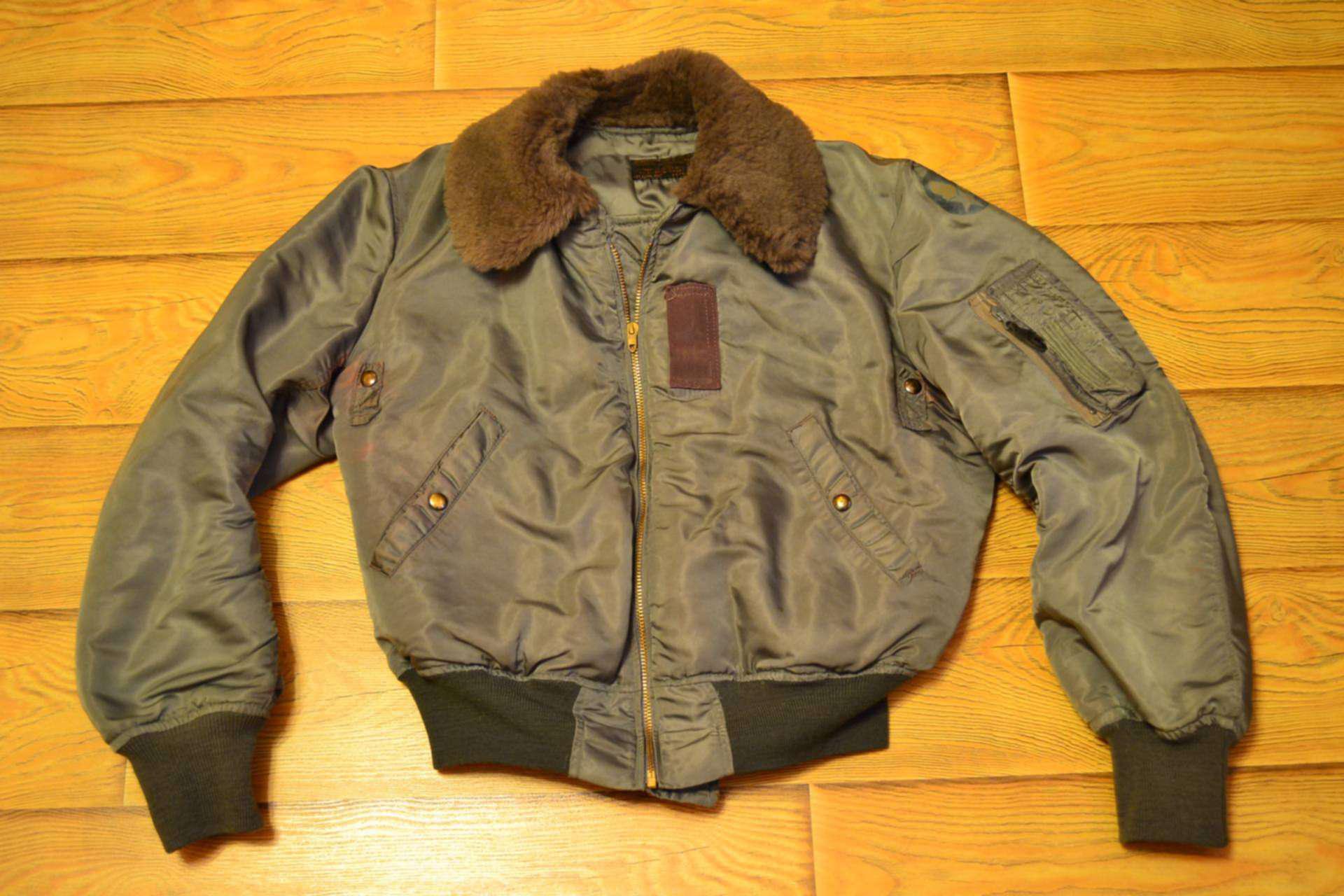Летная куртка авито. Куртка пилот м65. Куртка лётная ВЭЛИС-М. Бомбер м65. Мужская куртка b15 ВВС США.