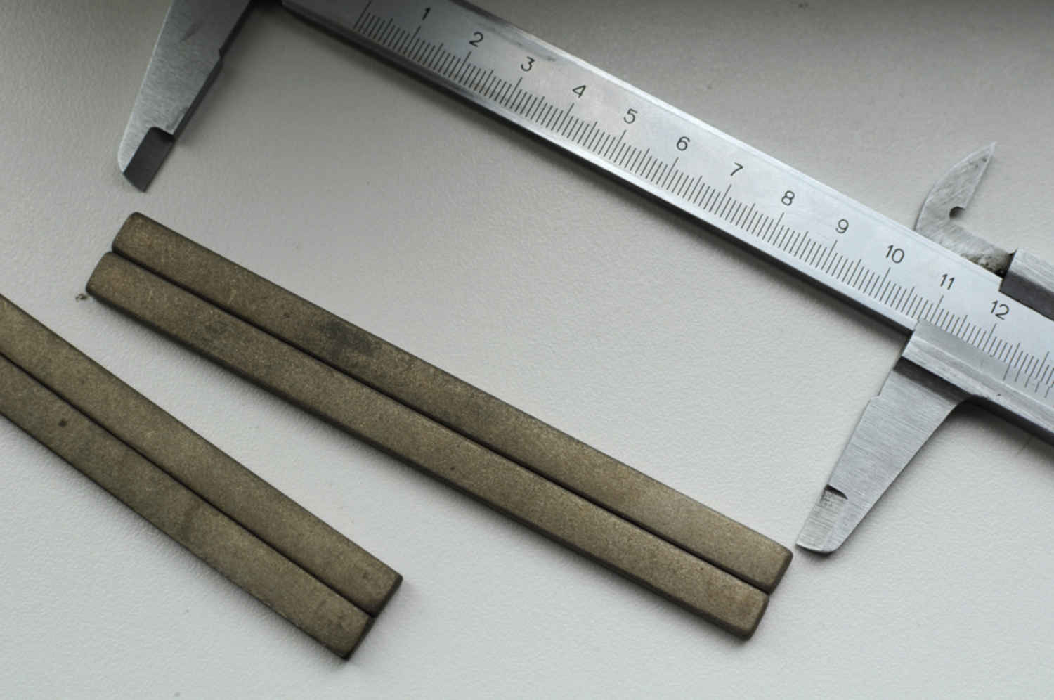 Хонинговальные бруски алмазные. 40\28. Хонинговальные бруски 100мм. Абразивные бруски для хонингования. Алмазный брусок хонинговальный 100х8х4х2мм.