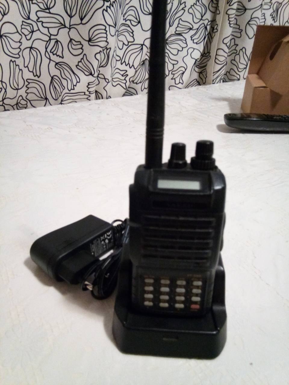 Продам рацию. Yaesu ft-250. Yaesu ft 250r. Рация Yaesu ft-250. Замок аккумулятора рации Yaesu ft250.