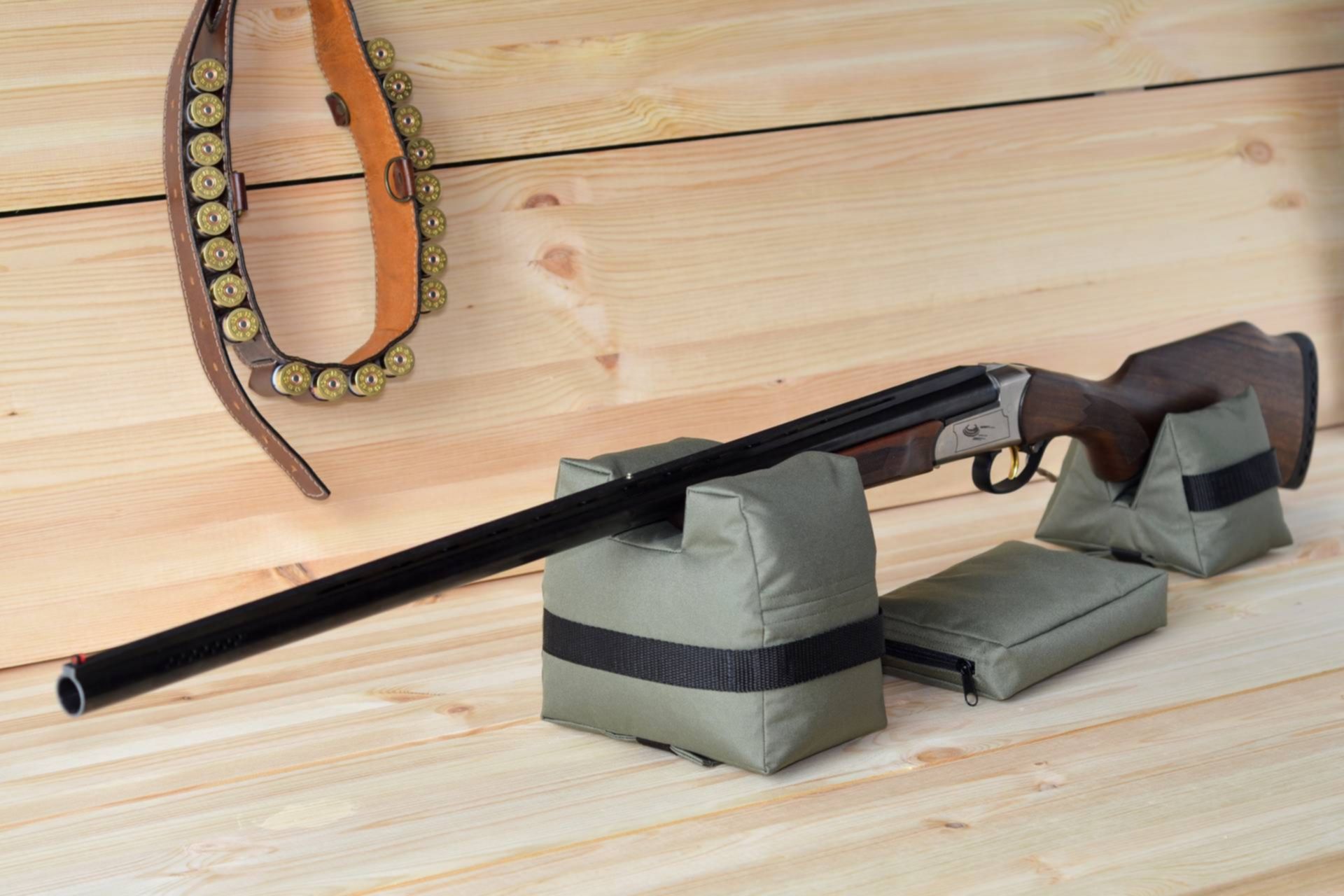 Caldwell deadshot. Упор для стрельбы. Упор для стрельбы с пневматики. Стрелковый мешок. Пулемет на упоре.