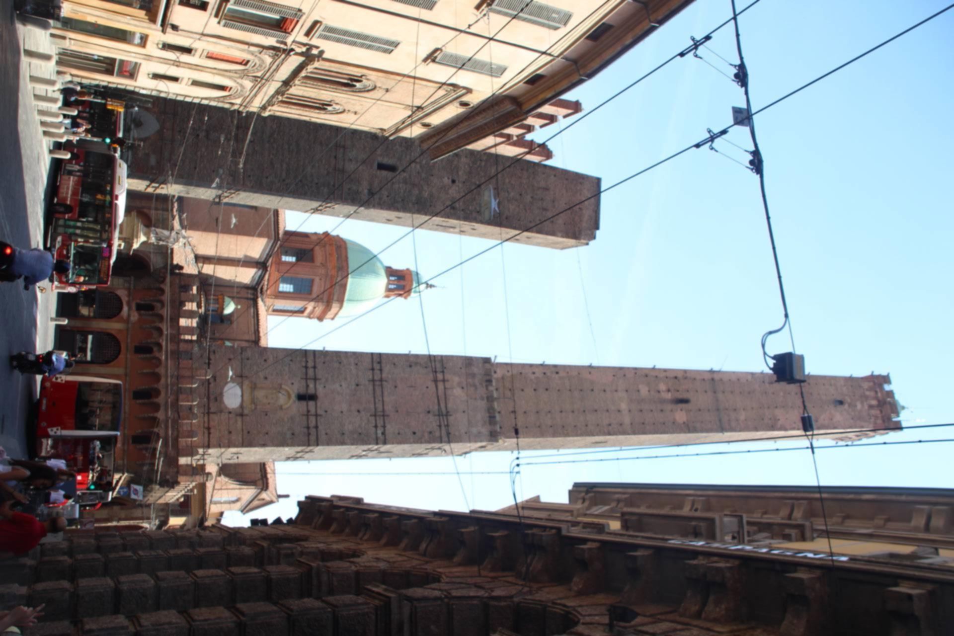 А дома ждали россияне когда остынут кирпичи