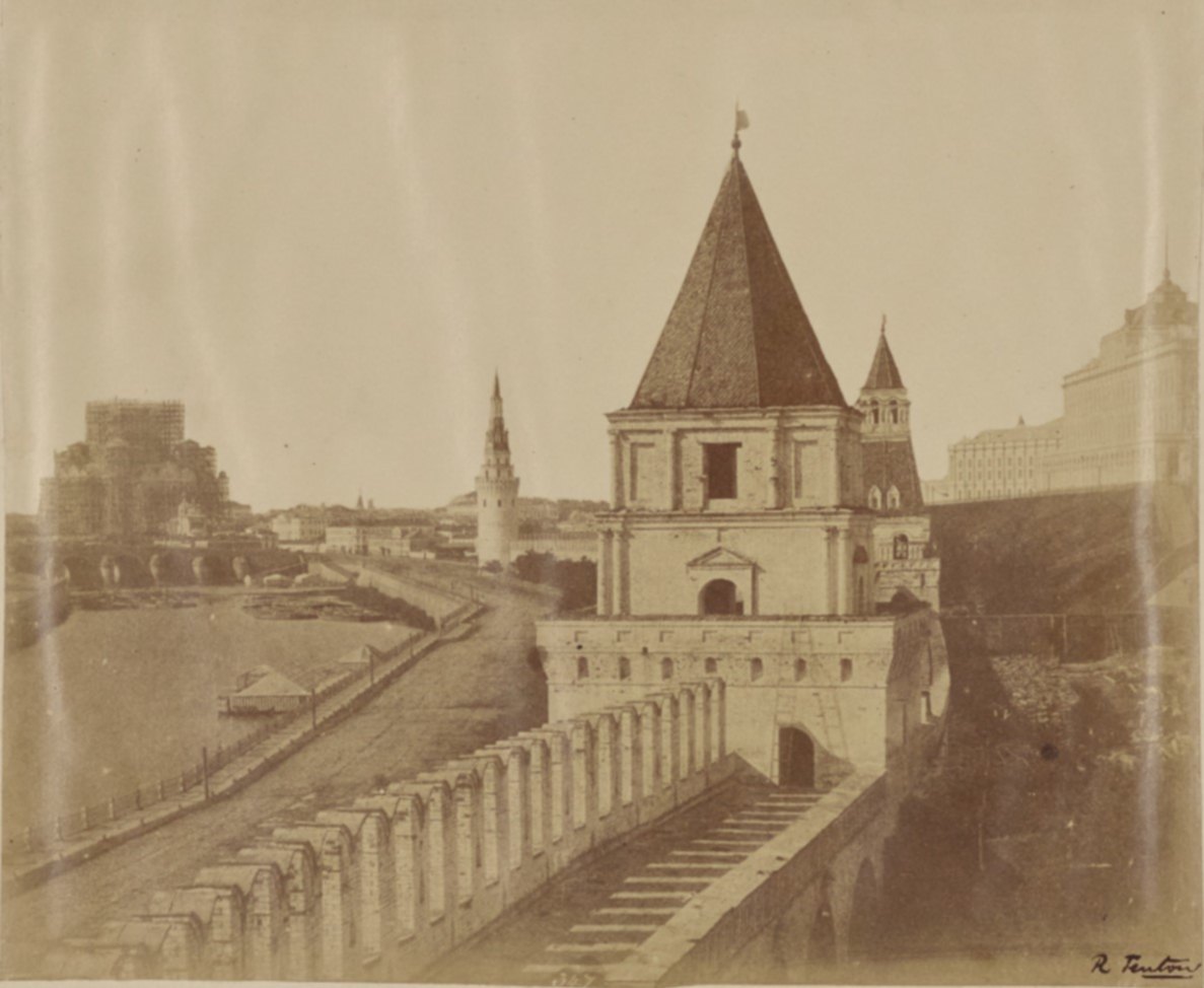 А дома ждали россияне когда остынут кирпичи