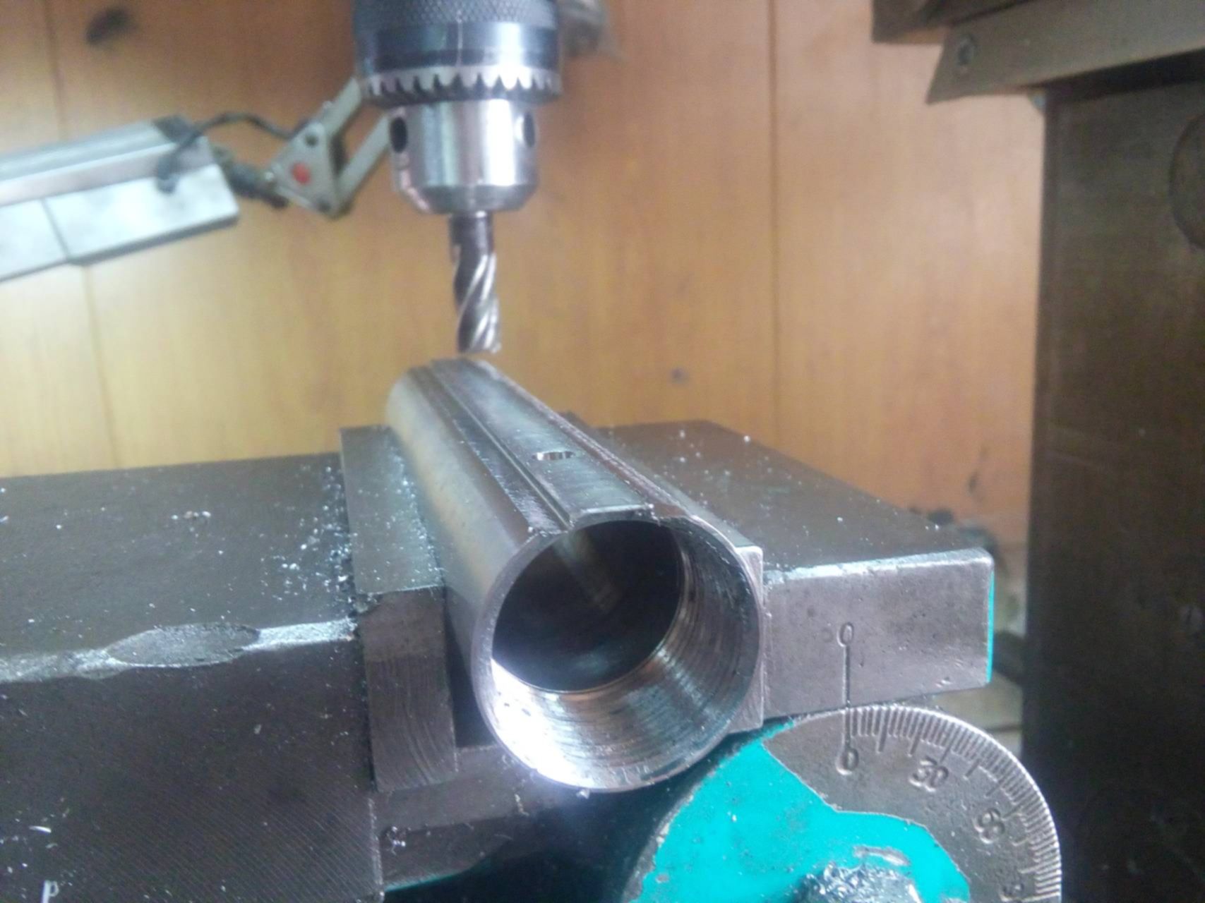 Фрезеровка трубы. Чпу обработка металла втулки. Торцевое фрезерование металла. Фрезеровка труб вгп. Торцевая фреза по металлу для фрезерного станка 6р12.