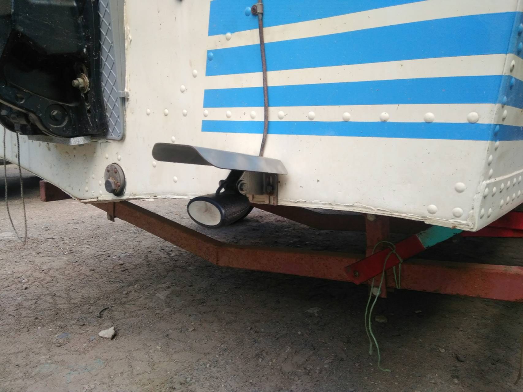 Кронштейн для датчика эхолота гармин. Брызгоотбойник для датчика эхолота lowrance. Брызгоотбойник для датчика эхолота. Northsilver pro 565 m. Брызгоотбойник для датчика эхолота.