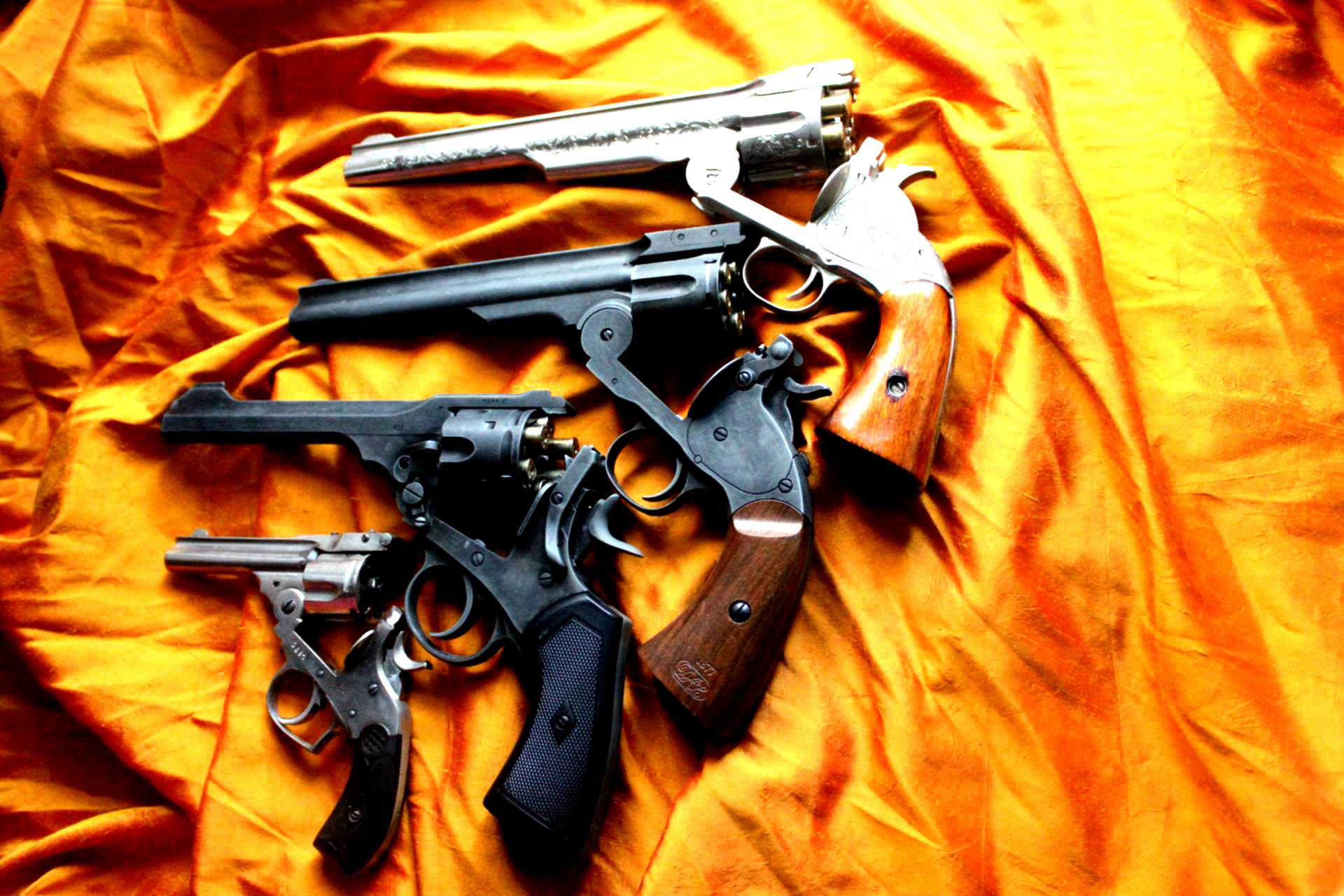 Gun heaven. Gun heaven. Наган m1895. Dobrogun картинки. Револьвер смит-вессон 1877.