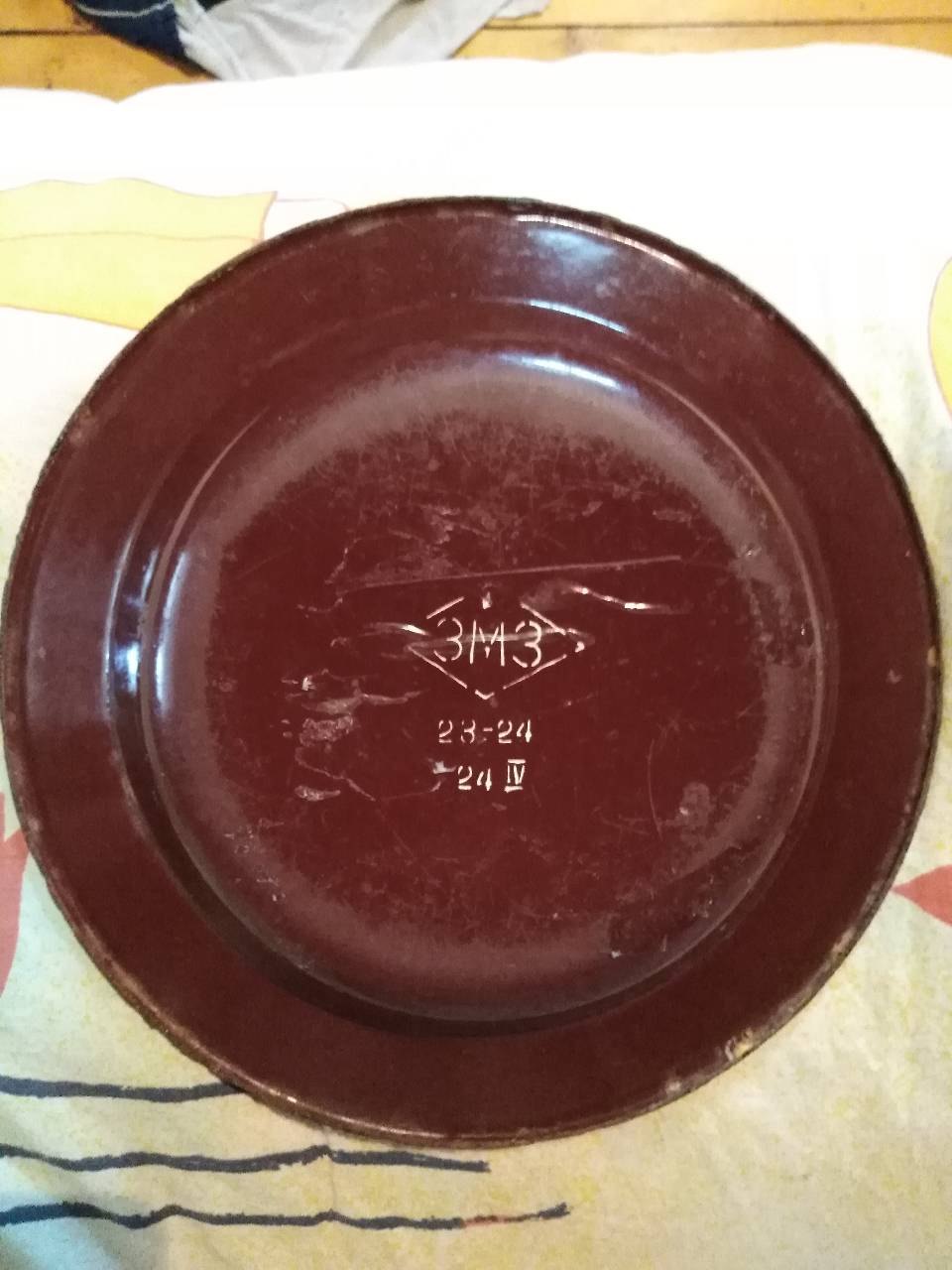 Клейма эмалированной посуды. Клейма на эмалированных тарелках. Эмалированная тарелка РККА. Коричневая Советская посуда. Эмалированная миска СССР клейма