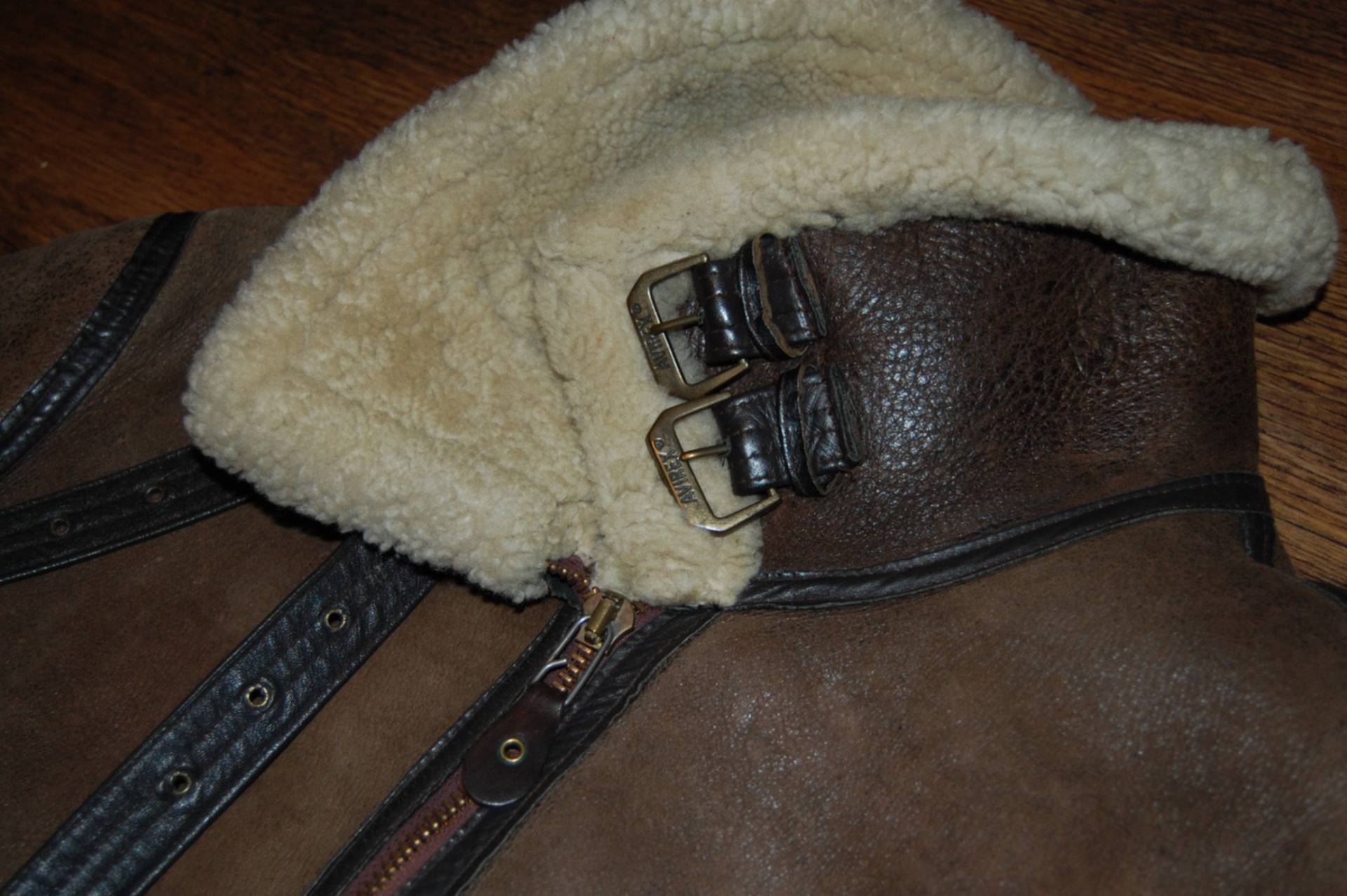 переделка джинсов. нейлоновая куртка отделанная козликом. джинсовая куртка с укороченными рукавами. чистка куртки. подклад для куртки.