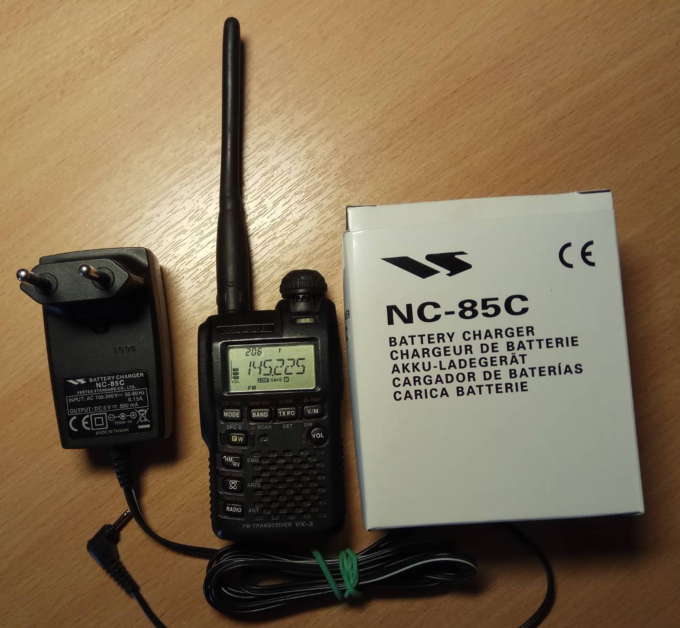 Vx 3r. Рация Yaesu VX-3r. Рация Yaesu VX-3. Yaesu VX-3r аксессуары. Yaesu VX-3 3d model Battery Pack.