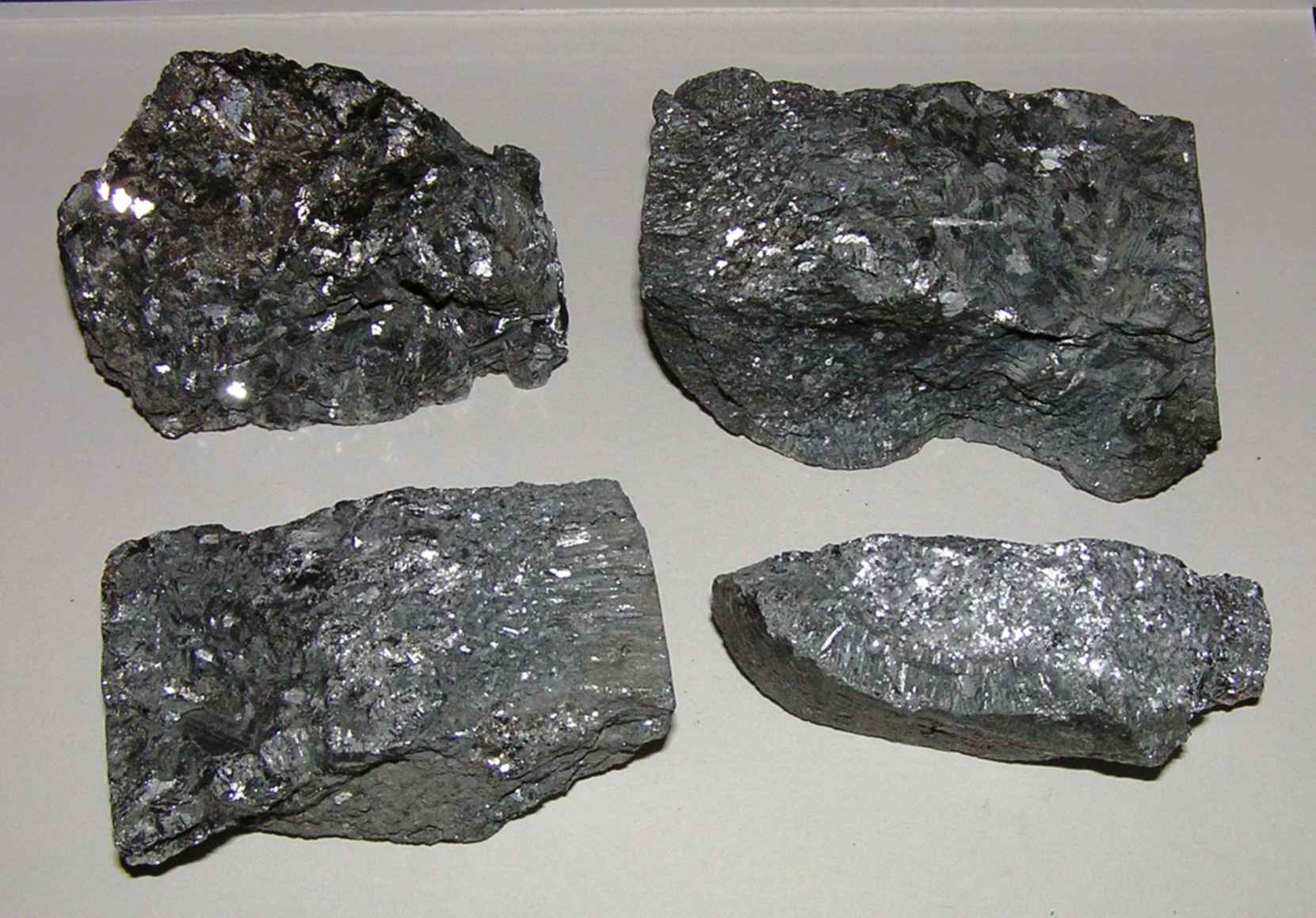 Олово один из первых металлов. Сурьма минерал. Сурьма и олово. Сурьма самородок. Сурма химический элемент.