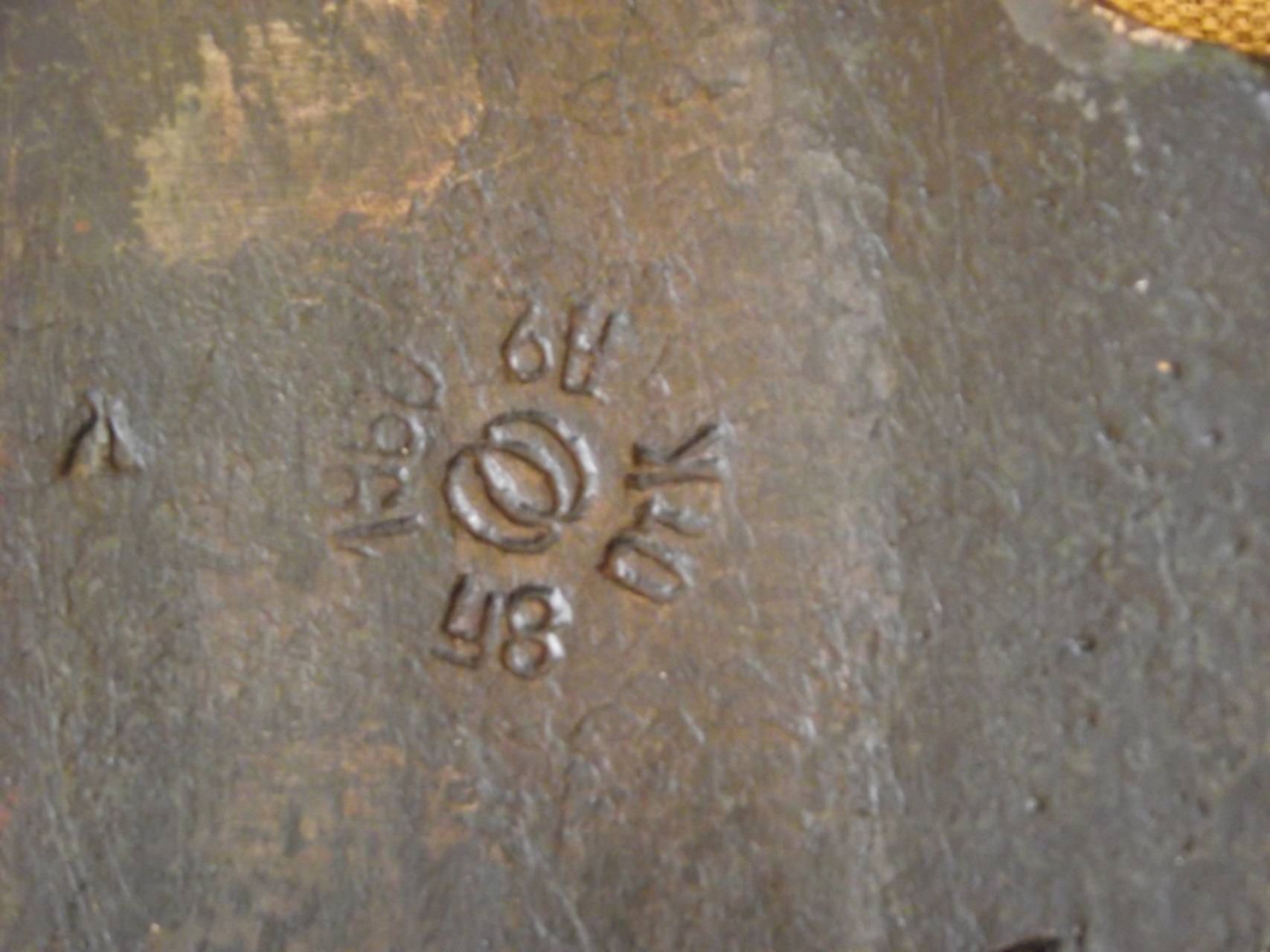 Клейма топоров ижсталь у2. Клеймо ижсталь на топорах. Клейма топоров завода ижсталь. Клейма топоров завода ижсталь. Клейма топоров завода ижсталь.