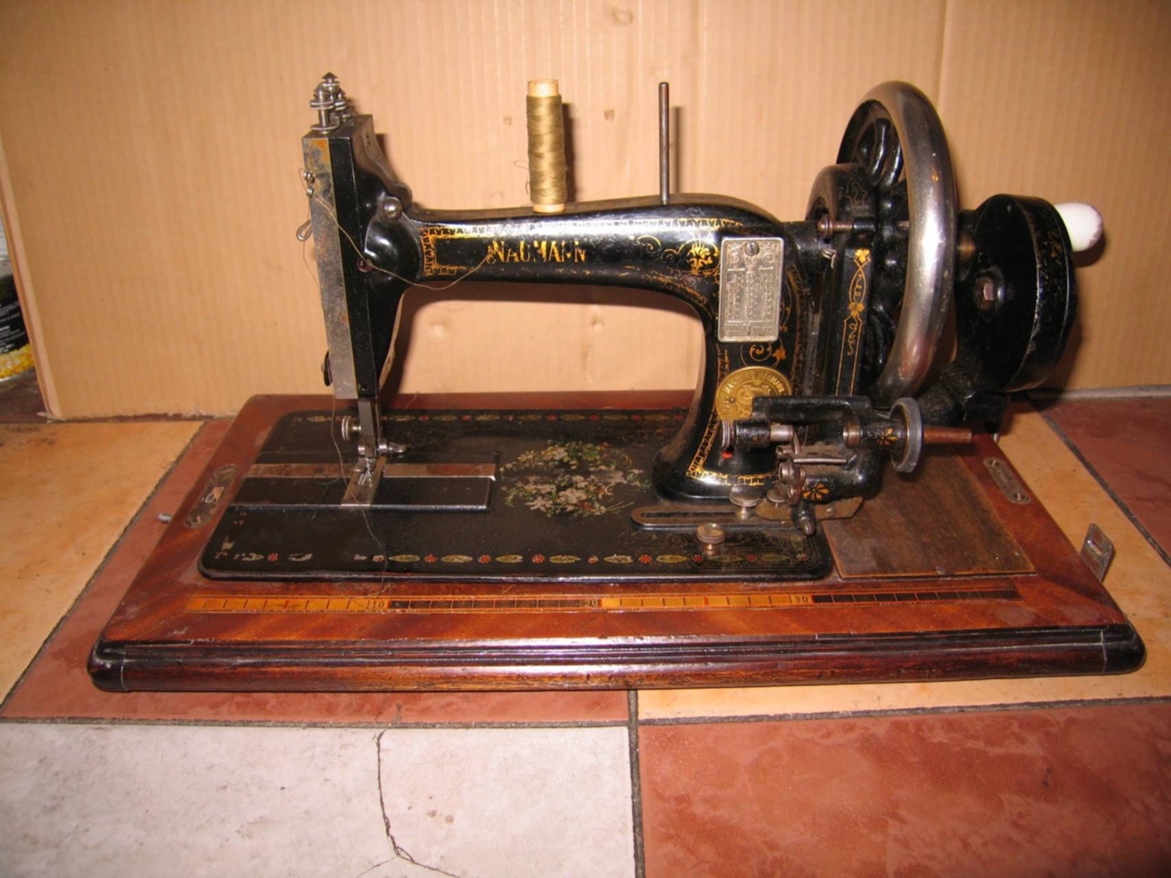 Сколько стоят старинные машинки. Zinger Naumann швейная машинка. Зингер 32. Зингер 32-1. Зингер 1865 челноком.