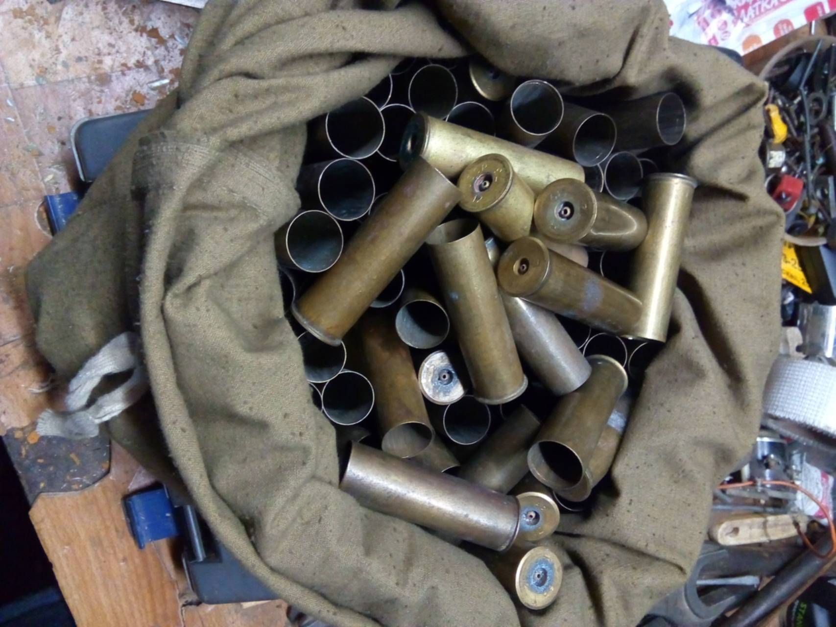 снаряжение патронов 16 калибра в латунную гильзу. латунные гильзы 12 калибра. снаряжение латунных гильз 12 калибра пулей. лунные гильзы 28 калибра. калибр на вертолеты пули.