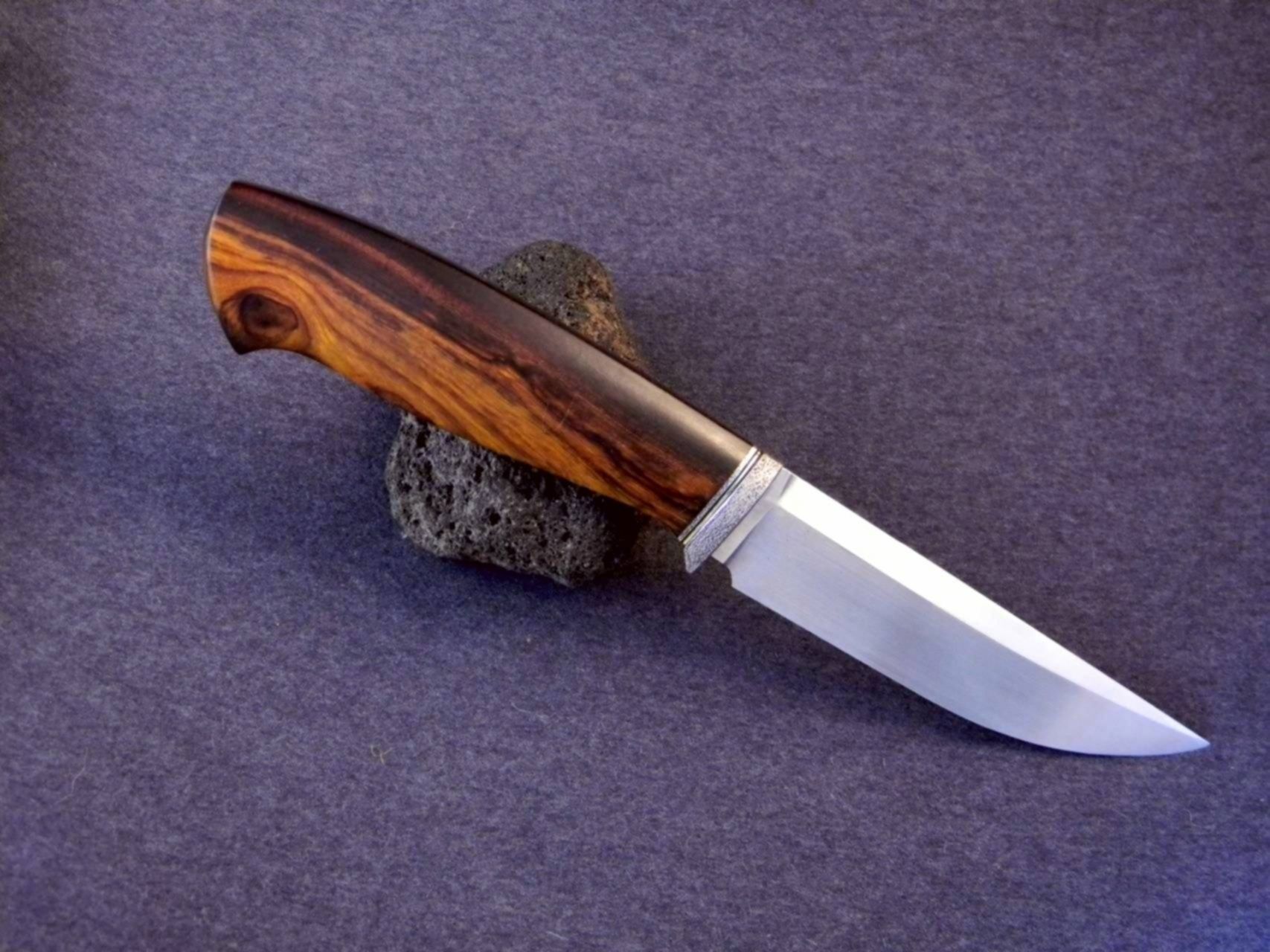 Просто нож. Айронвуд для рукояти ножа. Ножи с рукоятями из айронвуд. Железное дерево рукоять. Рукоять из айронвуда.