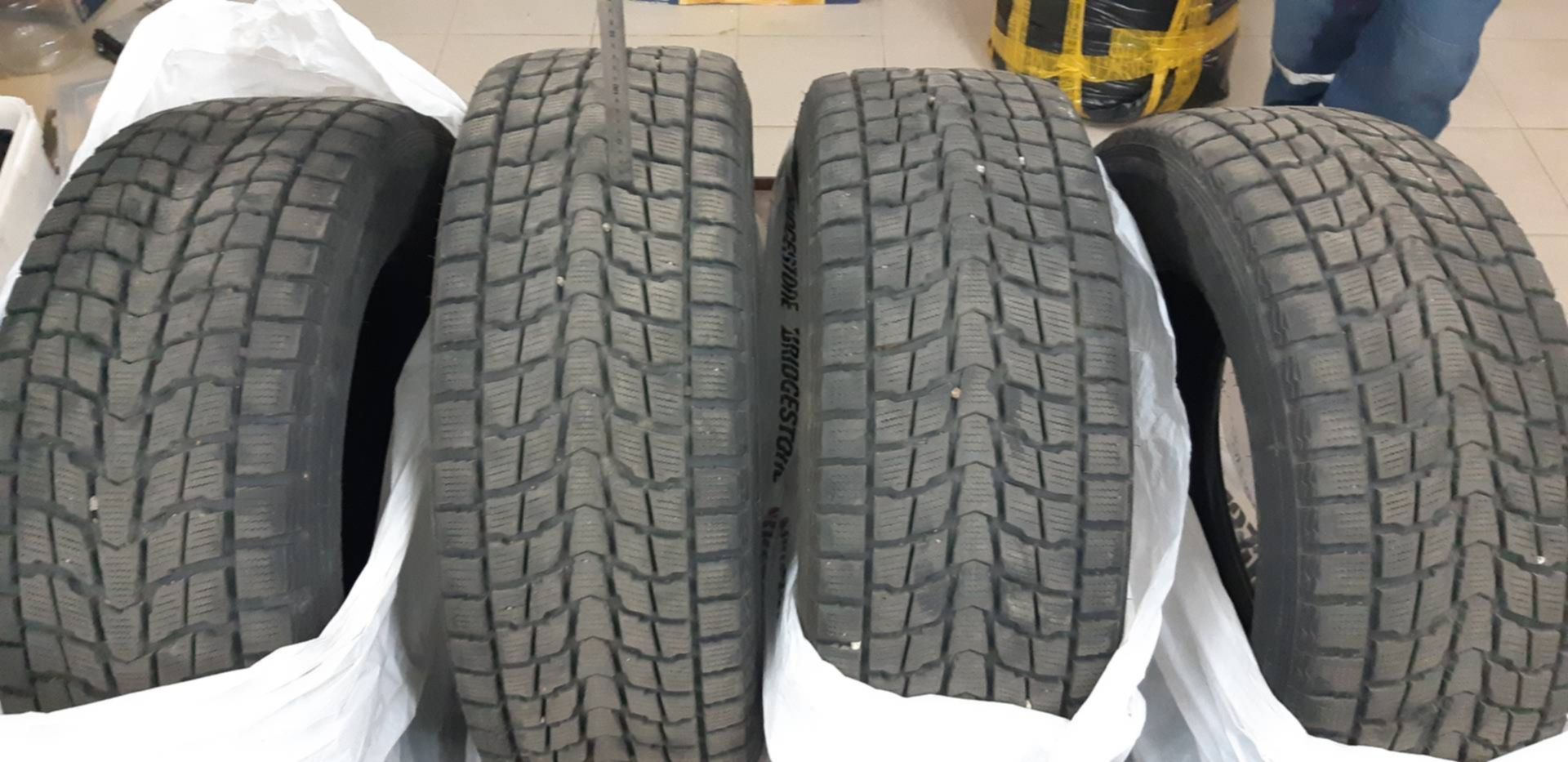 Липучка в красноярске. Шины Dunlop Grandtrek sj6. Данлоп грандтрек sj6. Dunlop Grandtrek sj6 285/60 r18. Данлоп 285 60 18.