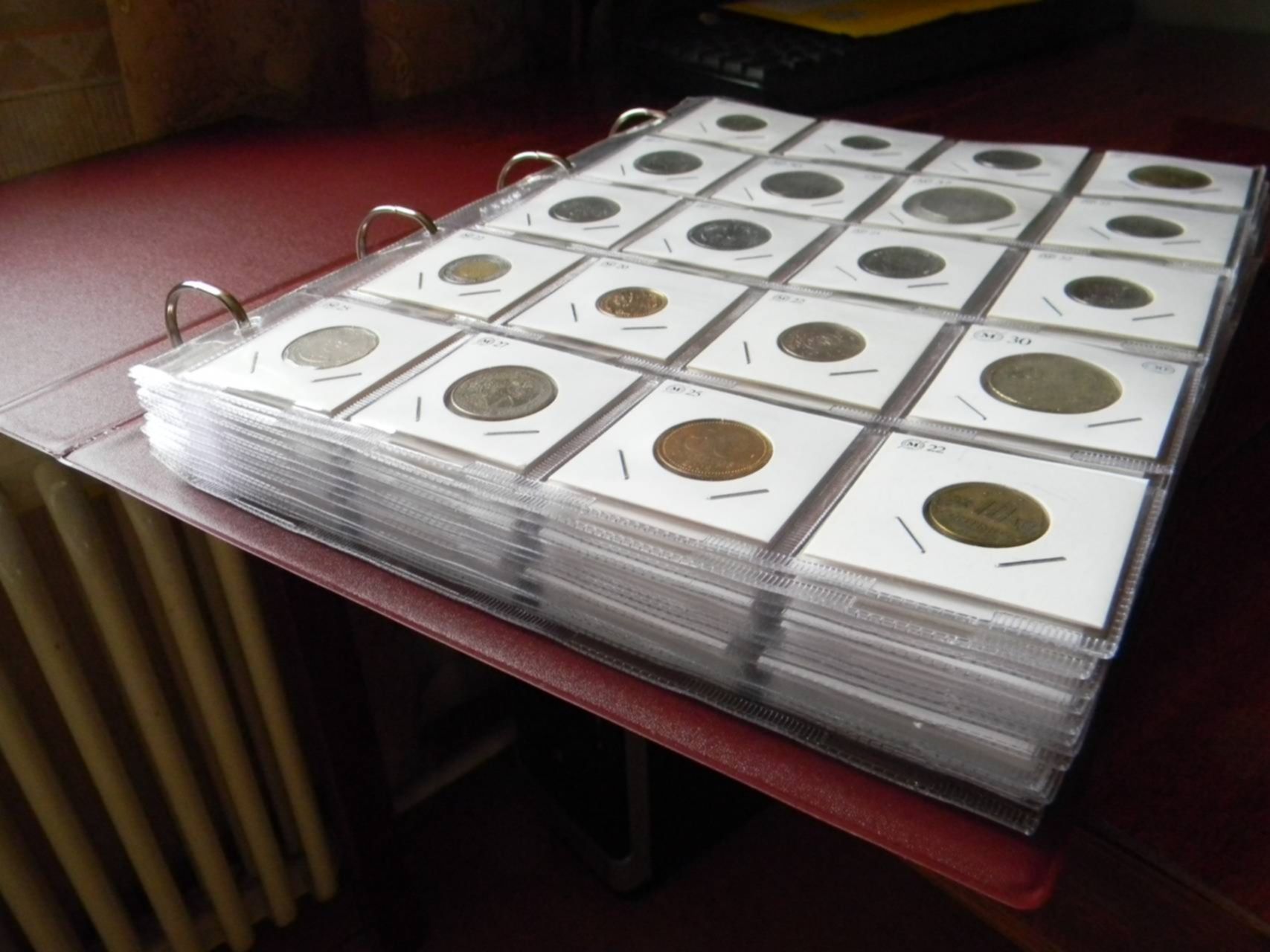 Коллекция монет в холдерах