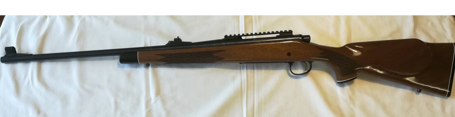 В продаже легендарный карабин Remington 700 BDL 30-06 Sprg Custom DeLuxe. 